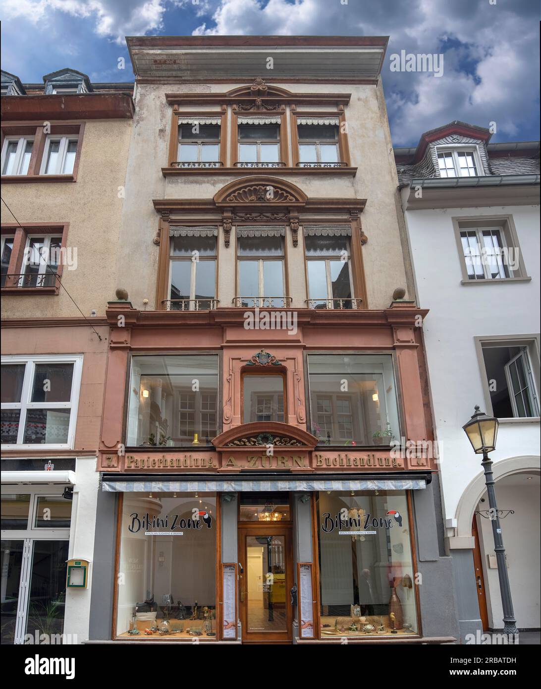 Edificio residenziale e commerciale costruito intorno al 1900 in stile Art Nouveau, Coblenza, Renania-Palatinato, Germania Foto Stock