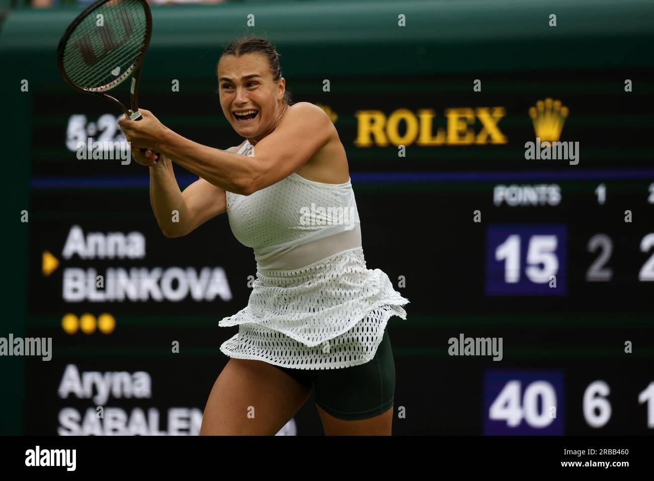 Wimbledon, Regno Unito. 8 luglio 2023. Testa di serie numero 2, Ayrna Sabalenka durante il suo terzo turno contro Anna Blinkova a Wimbledon. Crediti: Adam Stoltman/Alamy Live News Foto Stock