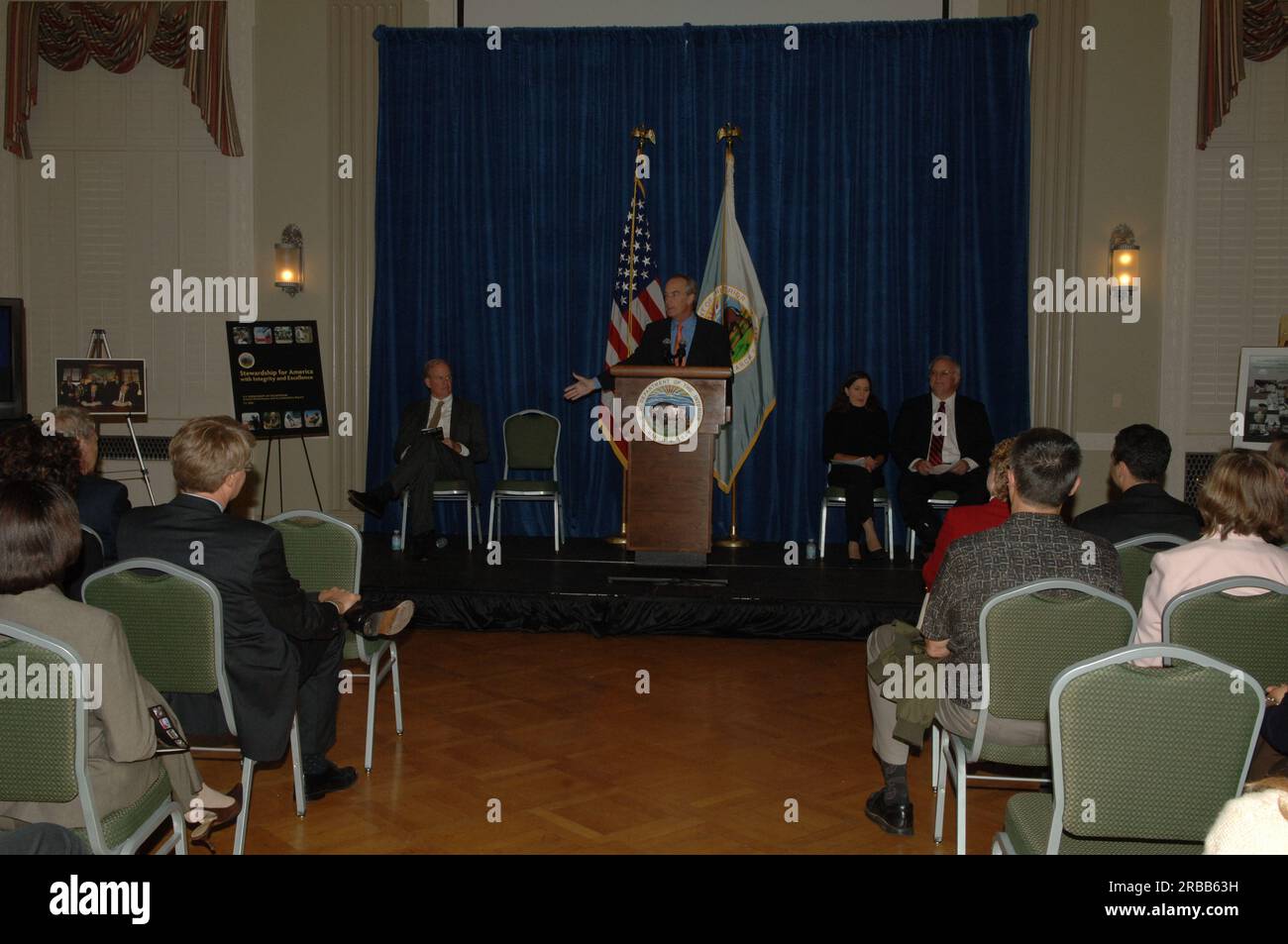 Evento che segna la pubblicazione della relazione sulle prestazioni e la responsabilità degli interni per l'esercizio fiscale 2007, con osservazioni del segretario Dirk Kempthorne, del vicesegretario P. Lynn Scarlett, del vicesegretario associato James Cason e di altri alti funzionari Foto Stock