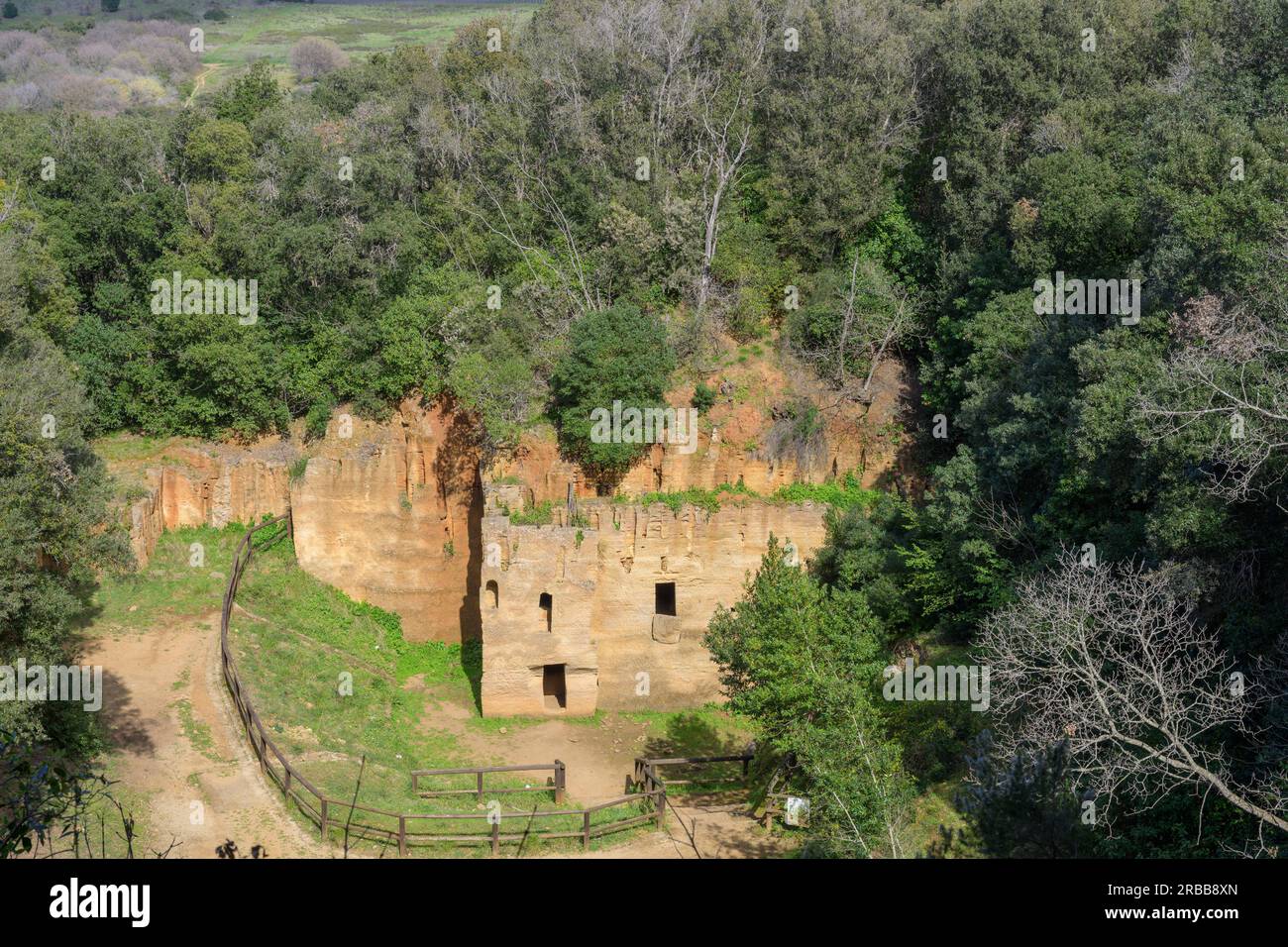 Necropoli etrusca la Cava del Tufo, Populonia, Piombino, Provincia di Livorno, Italia Foto Stock