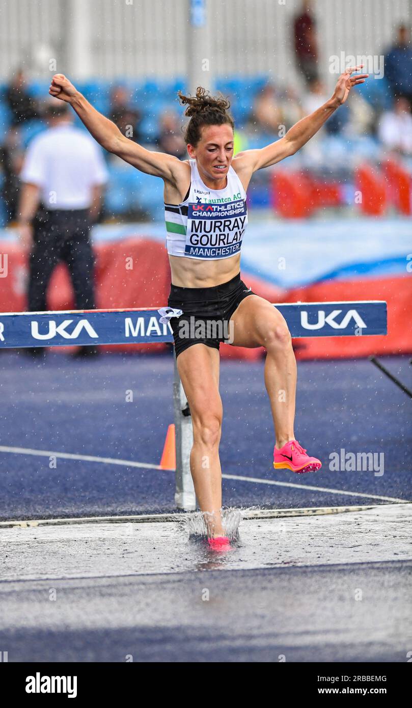 8 luglio 2023; Manchester Regional Arena, Manchester, Lancashire, Inghilterra; 2023 Muller UK Athletics Championships Manchester; Alice Murray Gourlay al salto d'acqua sulla strada per il secondo posto nei 3000 metri di steepleChase Foto Stock