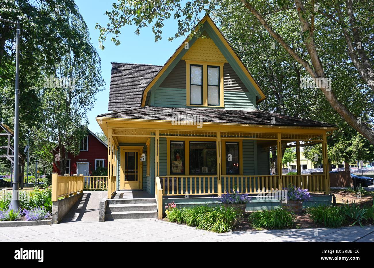 BOTHELL, WASHINGTON - 3 LUGLIO 2023: Hannan House presso il Bothell Historical Museum nel parco di Bothell Landing. Foto Stock