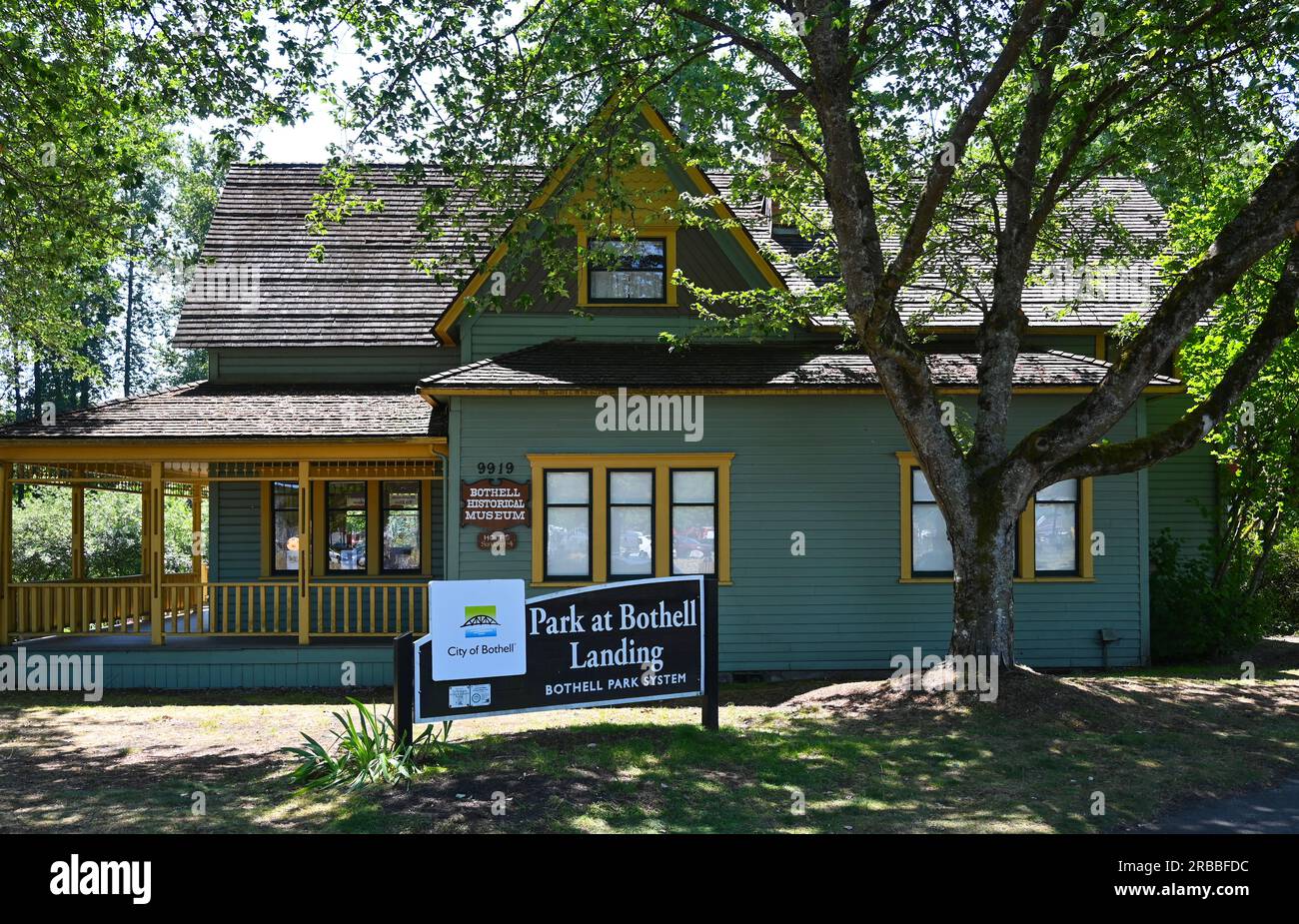 BOTHELL, WASHINGTON - 3 LUGLIO 2023: Hannan House presso il Bothell Historical Museum nel parco di Bothell Landing. Foto Stock