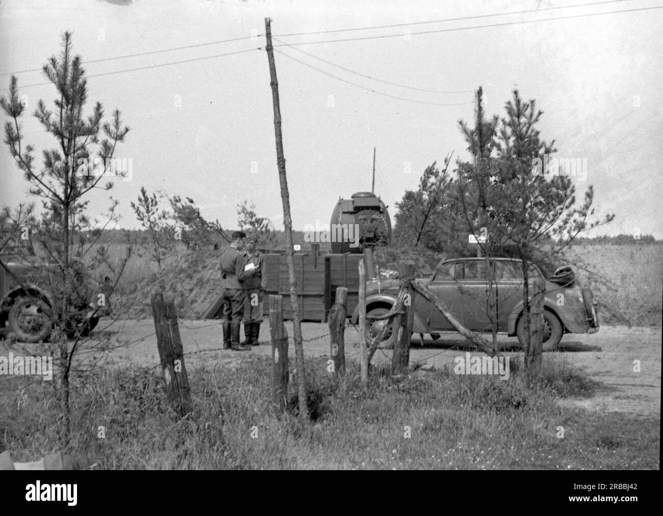 Wehrmacht Luftwaffe FLAK-Scheinwerfer / Flakscheinwerfer / Flak-SW 34 150 cm / German Searchlight SW 34 150 cm con Sonderanhänger / Sonderanhaenger 104 Foto Stock