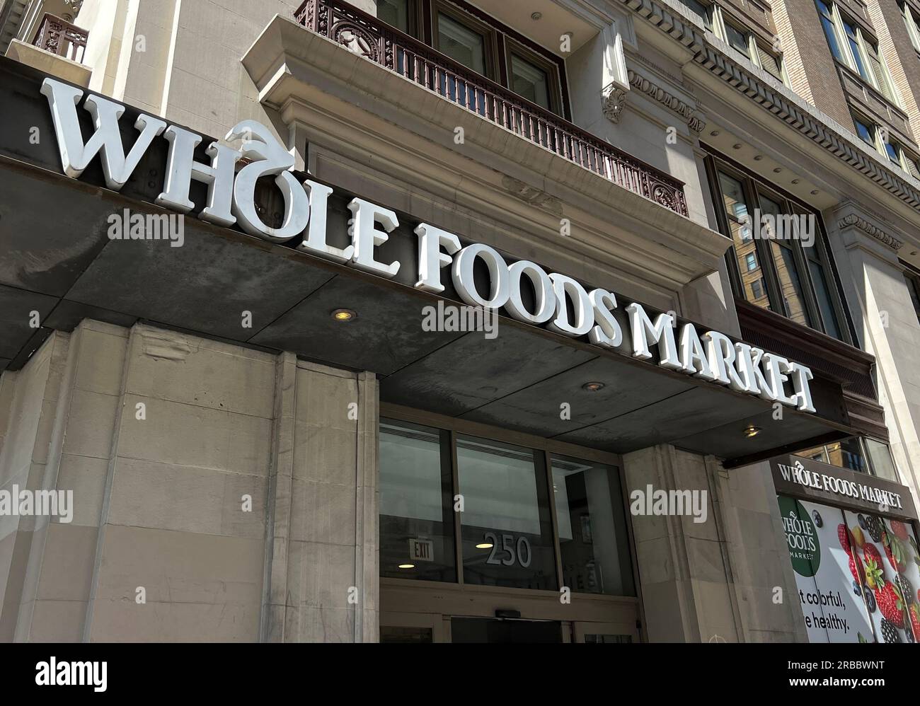 Esterno di un Whole Foods Market nel quartiere Chelsea di Manhattan. Foto Stock