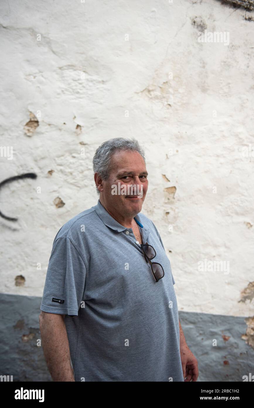 Cangas, Pontevedra, Spagna. 28 giugno 2023. Ritratto dell'attore e regista della compagnia teatrale Guirigai, Agustin Iglesias. Credito: Xan Gasalla / Foto Stock