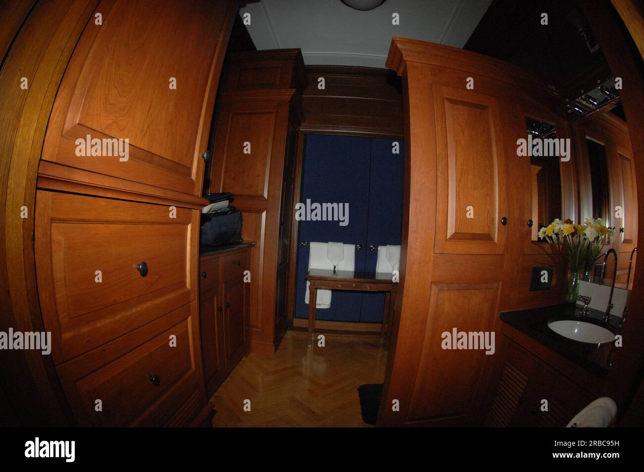 Vedute intorno all'ufficio della segretaria, interni principali: Arredi, decorazioni, bagno Foto Stock