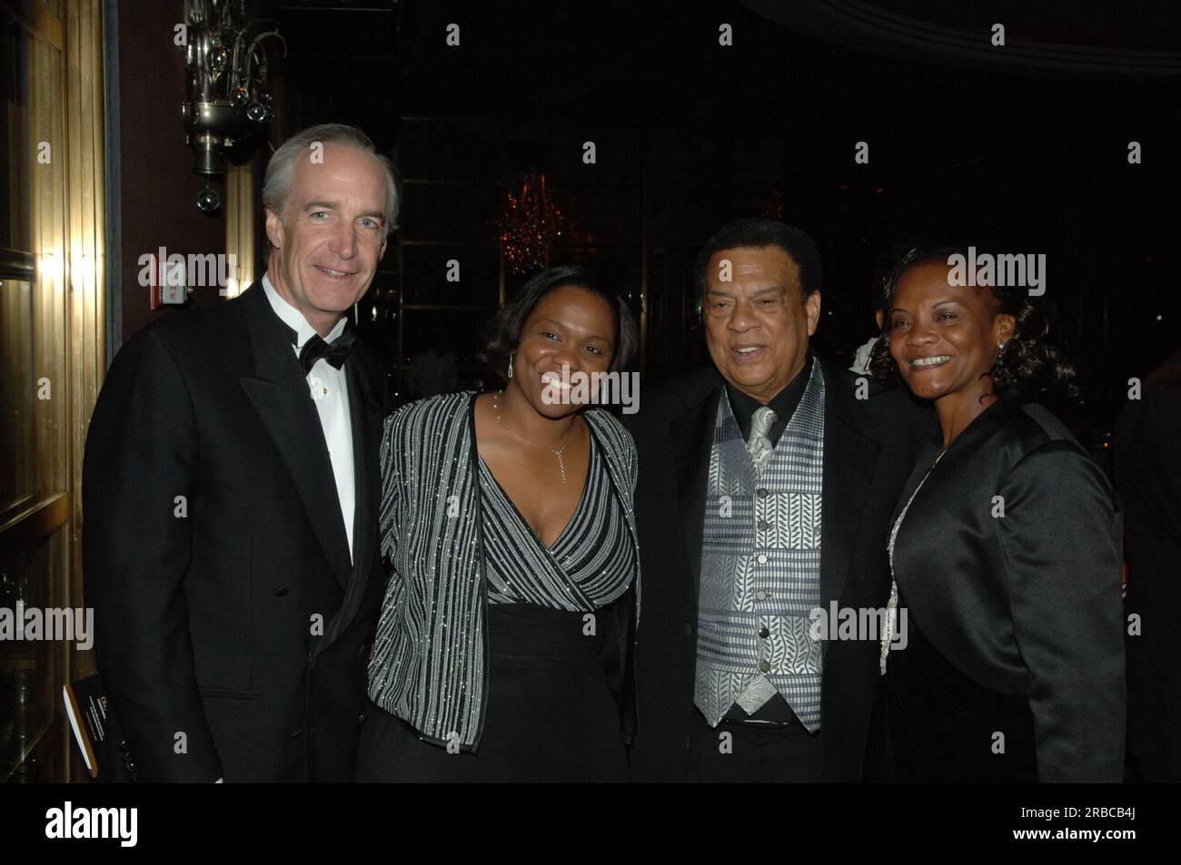 Gala di raccolta fondi per l'African American Experience Fund (AAEF) della National Park Foundation presso la Rainbow Room nel Rockefeller Center, New York City, New York, dove il segretario Dirk Kempthorne è entrato a far parte degli ex Stati Uniti Ambasciatore presso le Nazioni Unite e leader per i diritti civili Andrew Young, ex assistente segretario del lavoro e pioniere dell'integrazione scolastica di Little Rock Ernest Green, vicepresidente della Coca-Cola Company Ingrid Saunders Jones, corrispondente e moderatrice della televisione pubblica Gwen Ifill, E il presidente del Consiglio di amministrazione dell'AAEF Robert Harris tra i dignitari a disposizione Foto Stock