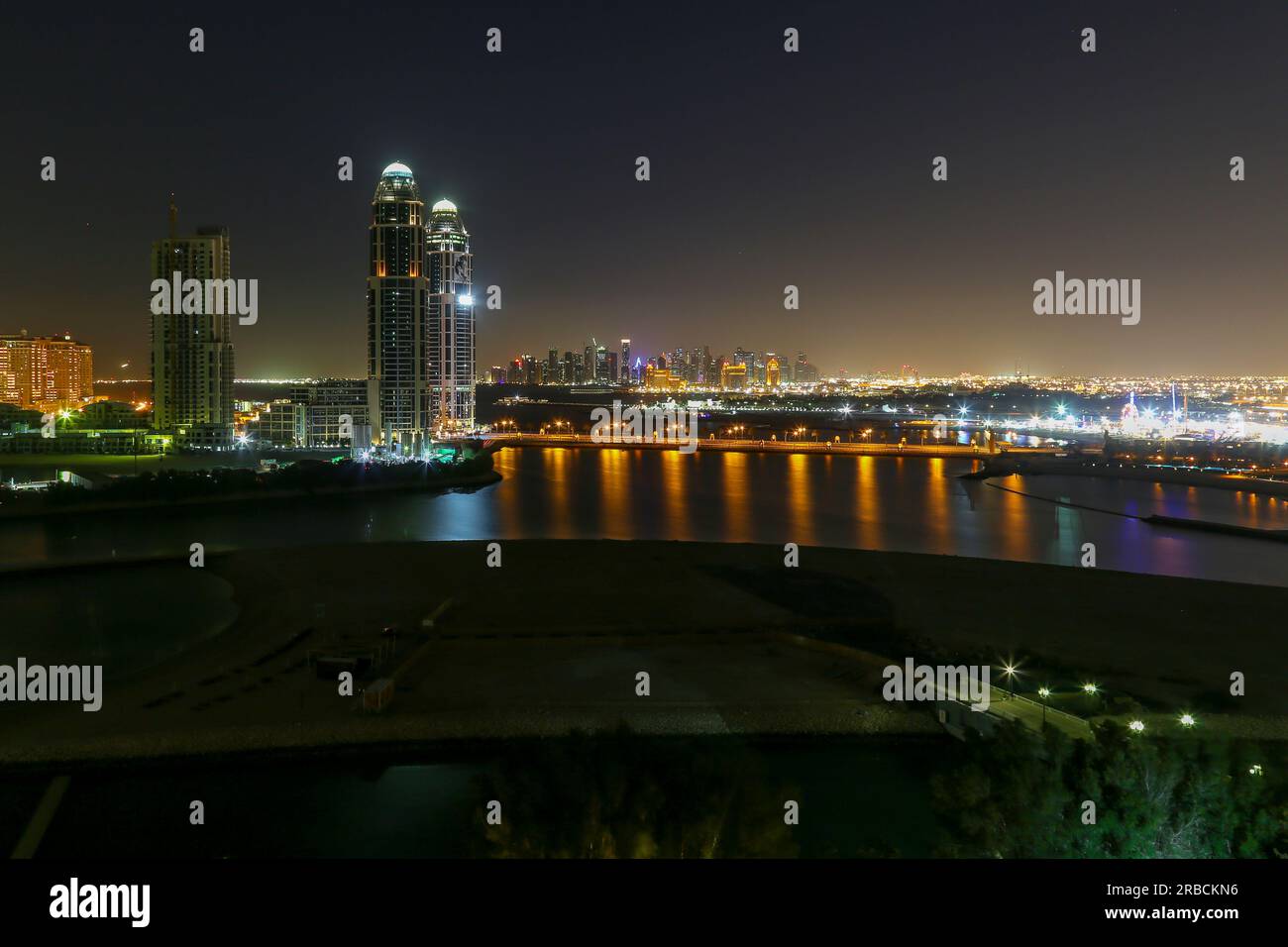 Vista perla della torre UDC del Qatar dal porticciolo di lusail in qatar Foto Stock