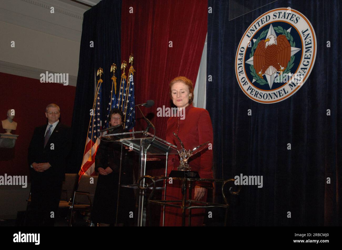 Cerimonia President's Quality Awards 2005, in onore dei progressi compiuti dalle agenzie federali nel miglioramento dei sistemi di gestione e dei processi di lavoro, presso il Corcoran Museum di Washington, D.C., con presentazioni di premi da parte del direttore della gestione del personale Linda Springer e dell'Office of Management and budget Director Joshua Bolten, E premiare le accettazioni da parte del Segretario del Dipartimento del lavoro Elaine Chao, del Commissario dell'Amministrazione della sicurezza sociale Jo Anne Barnhart e del sottosegretario del Dipartimento di Stato per la gestione Henrietta Fore Foto Stock