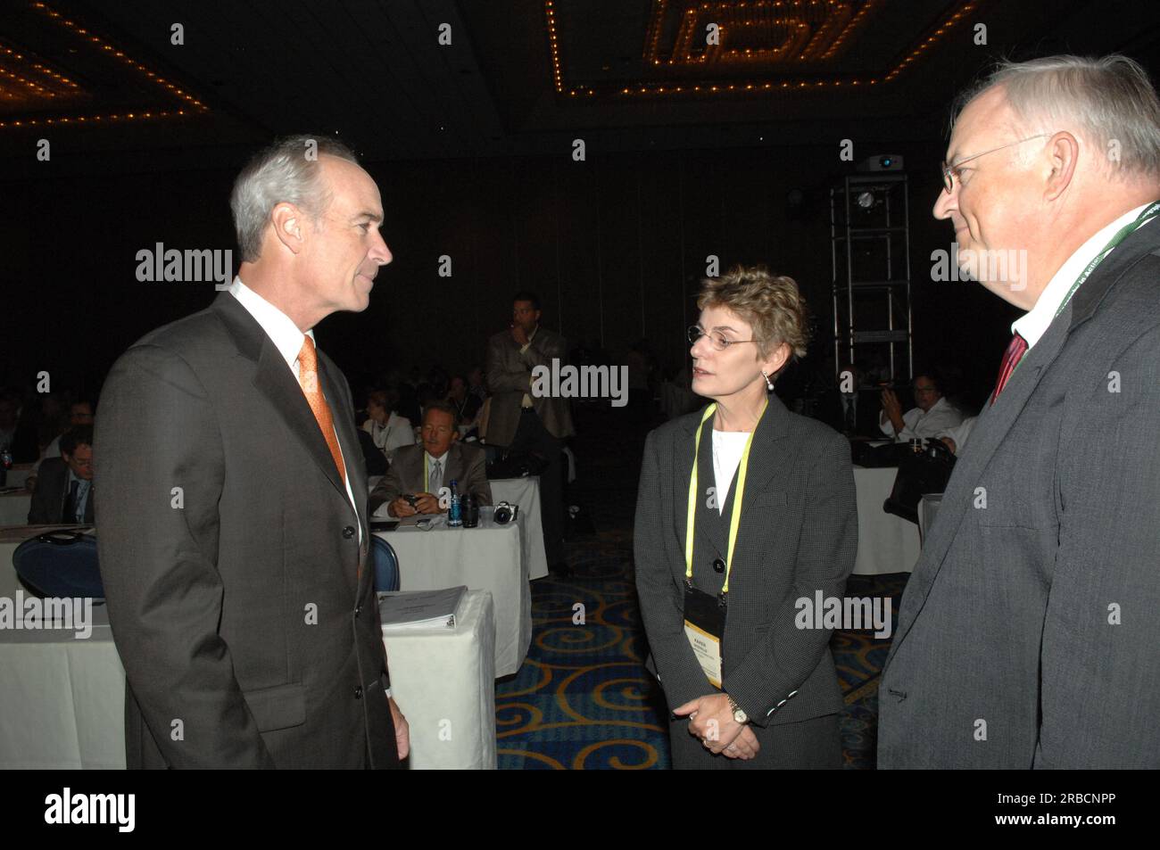 Attività presso l'Environmental Systems Research Institute (ESRI) Senior Executive Seminar - parte della ESRI International User Conference -- a San Diego, California, dove il segretario Dirk Kempthorne è entrato a far parte del governatore del Maryland Martin o'Malley, il presidente ESRI Jack Dangermond, Roger Tomlinson della Tomlinson Associates del Canada e altri funzionari federali, statali e delle organizzazioni private Foto Stock