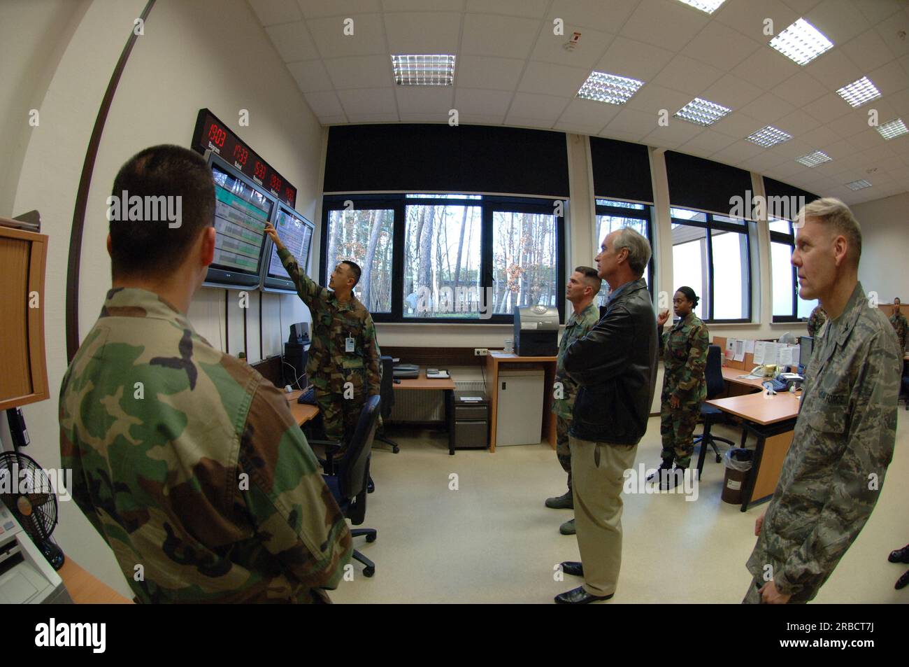 Visita del segretario Dirk Kempthorne negli Stati Uniti Base aerea Ramstein dell'Aeronautica militare, Ramstein, Germania Foto Stock