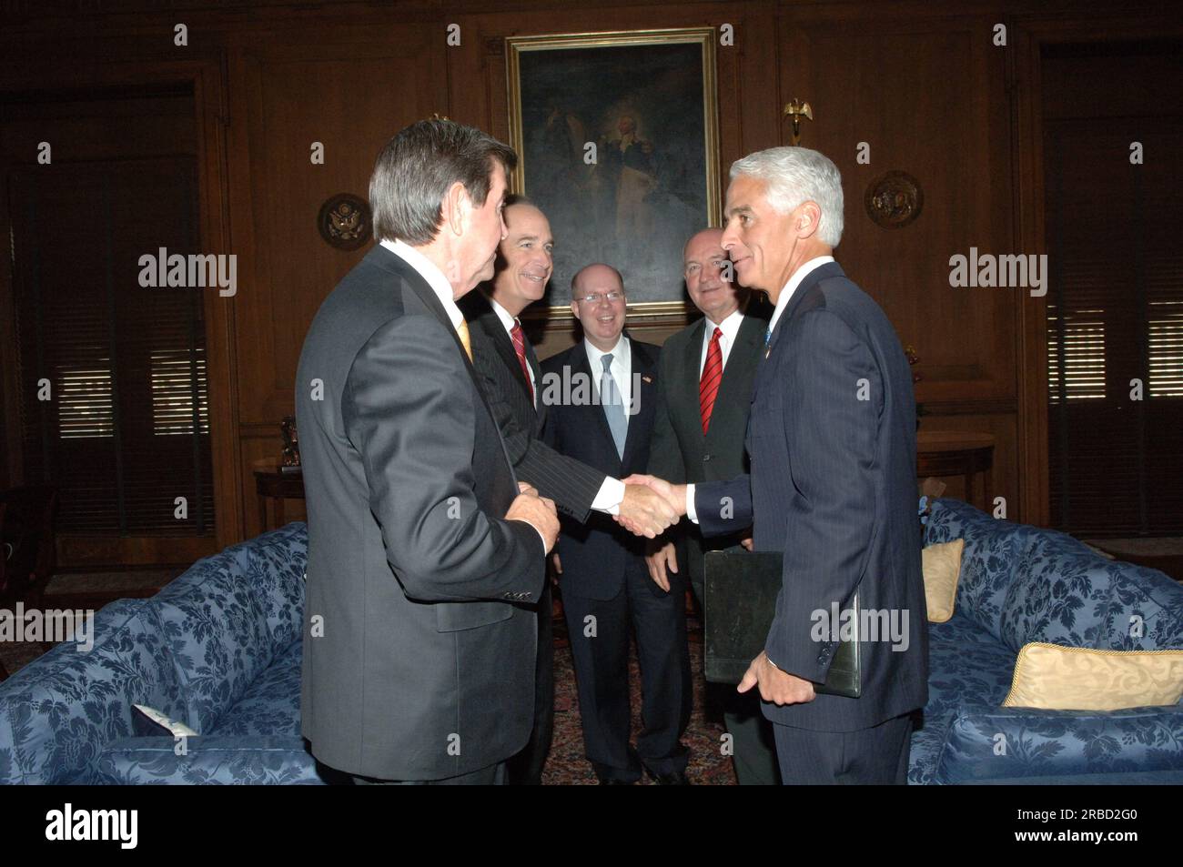 Riunione e conferenza stampa, ospitata dal segretario Dirk Kempthorne presso Main Interior, sulle questioni idriche interstatali derivanti dalla siccità che colpisce il sud-est degli Stati Uniti, con il segretario raggiunto dal governatore dell'Alabama Bob Riley, dal governatore della Georgia Sonny Perdue, dal governatore della Florida Charlie Crist, dal presidente del Consiglio della Casa Bianca sulla qualità ambientale James Connaughton, E il comandante degli Stati Uniti Corpo degli ingegneri dell'esercito, tenente generale Robert Van Antwerp Foto Stock