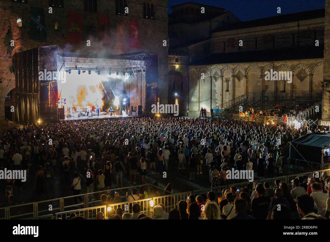 Pistoia, Italia. 8 luglio 2023. Baustelle in concerto, l'8 luglio 2023 al Pistoia Blues in Piazza Duomo Pistoia (foto di Andrea Martini/NurPhoto)0 crediti: NurPhoto SRL/Alamy Live News Foto Stock