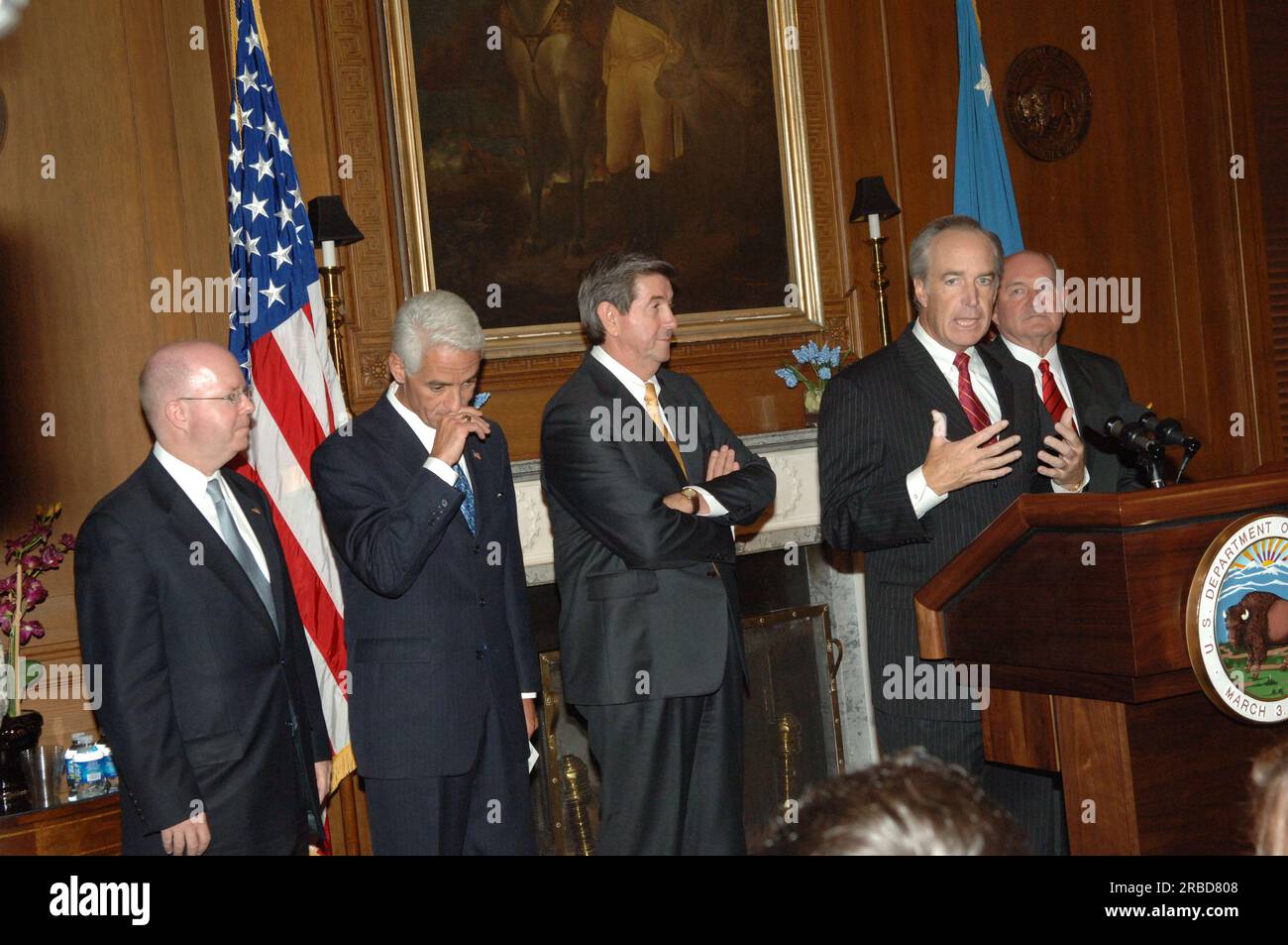 Riunione e conferenza stampa, ospitata dal segretario Dirk Kempthorne presso Main Interior, sulle questioni idriche interstatali derivanti dalla siccità che colpisce il sud-est degli Stati Uniti, con il segretario raggiunto dal governatore dell'Alabama Bob Riley, dal governatore della Georgia Sonny Perdue, dal governatore della Florida Charlie Crist, dal presidente del Consiglio della Casa Bianca sulla qualità ambientale James Connaughton, E il comandante degli Stati Uniti Corpo degli ingegneri dell'esercito, tenente generale Robert Van Antwerp Foto Stock