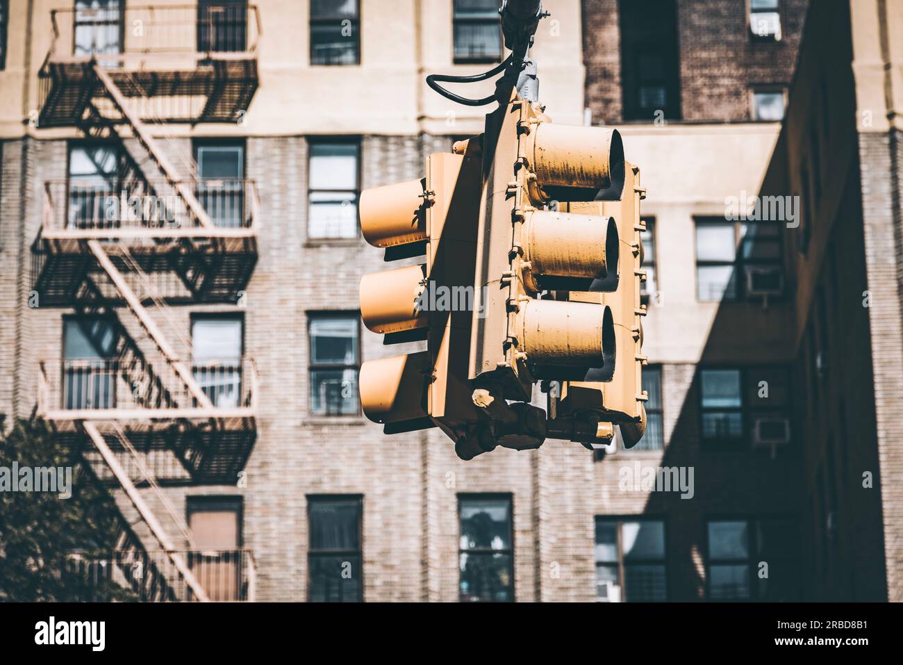 Semafori sospesi a New York Foto Stock