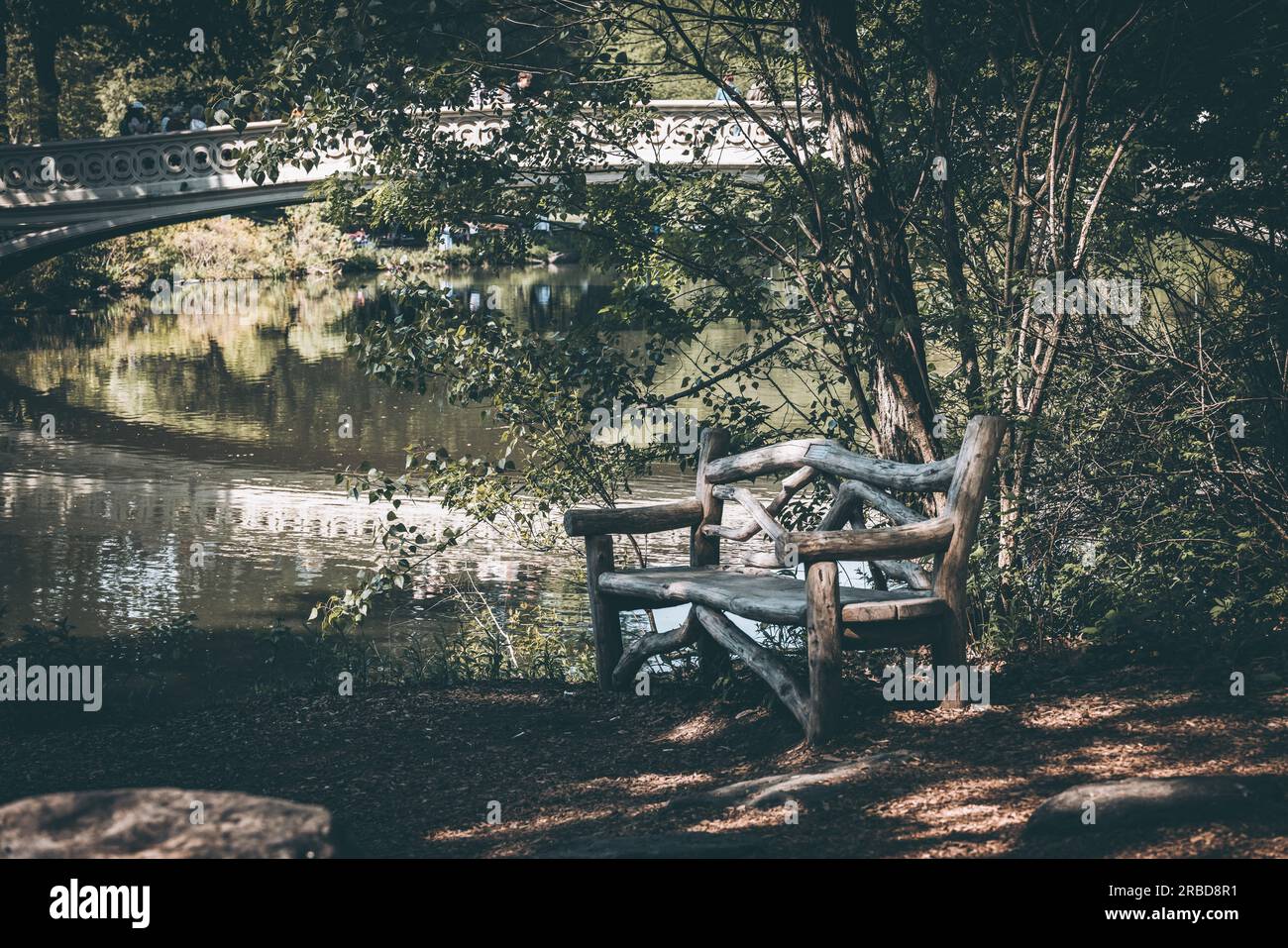 Vecchia panchina in legno a Central Park, New York Foto Stock