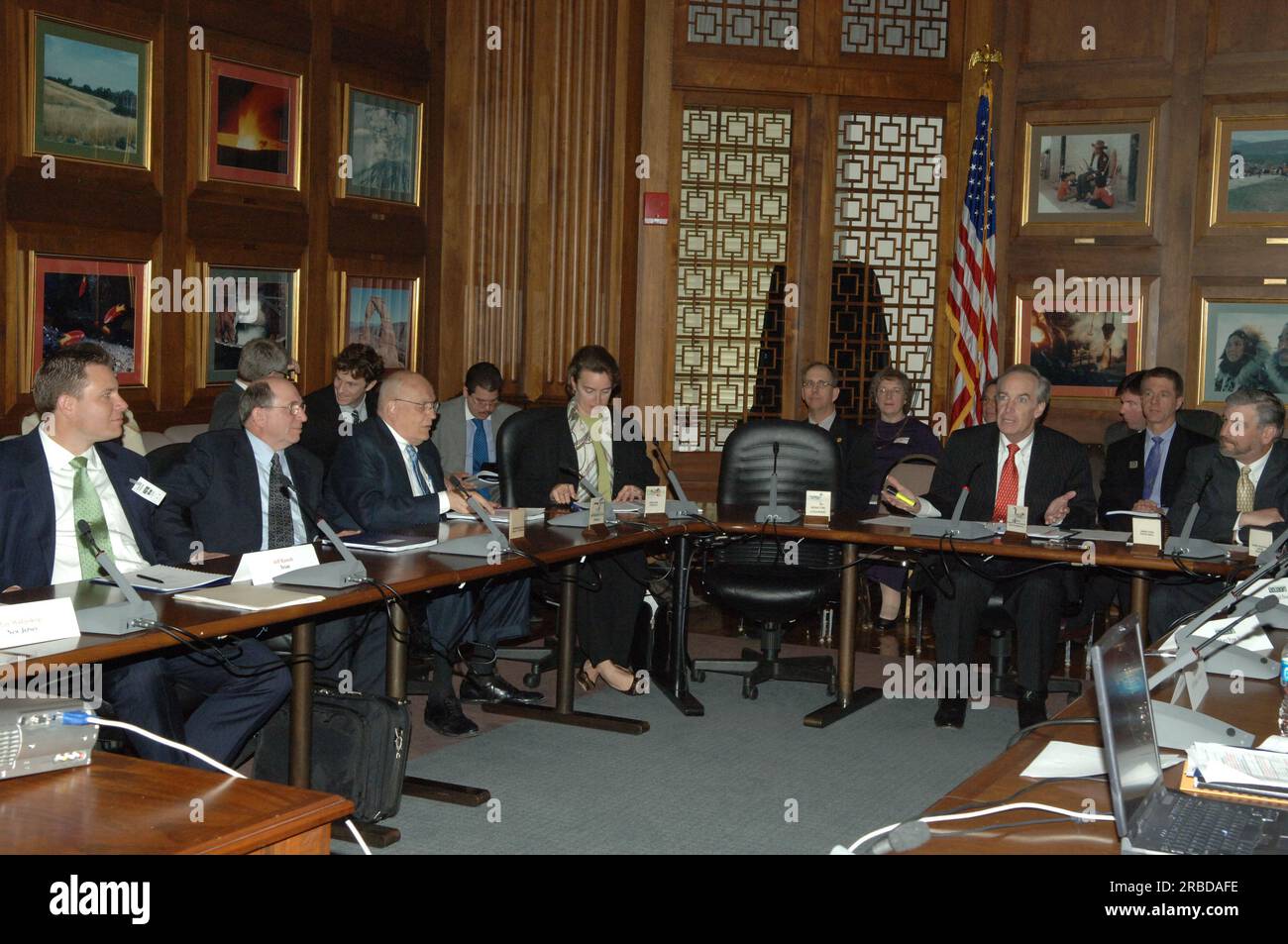 Riunione della Commissione per la conservazione degli uccelli migratori, ospitata dal segretario Dirk Kempthorne presso Main Interior Foto Stock