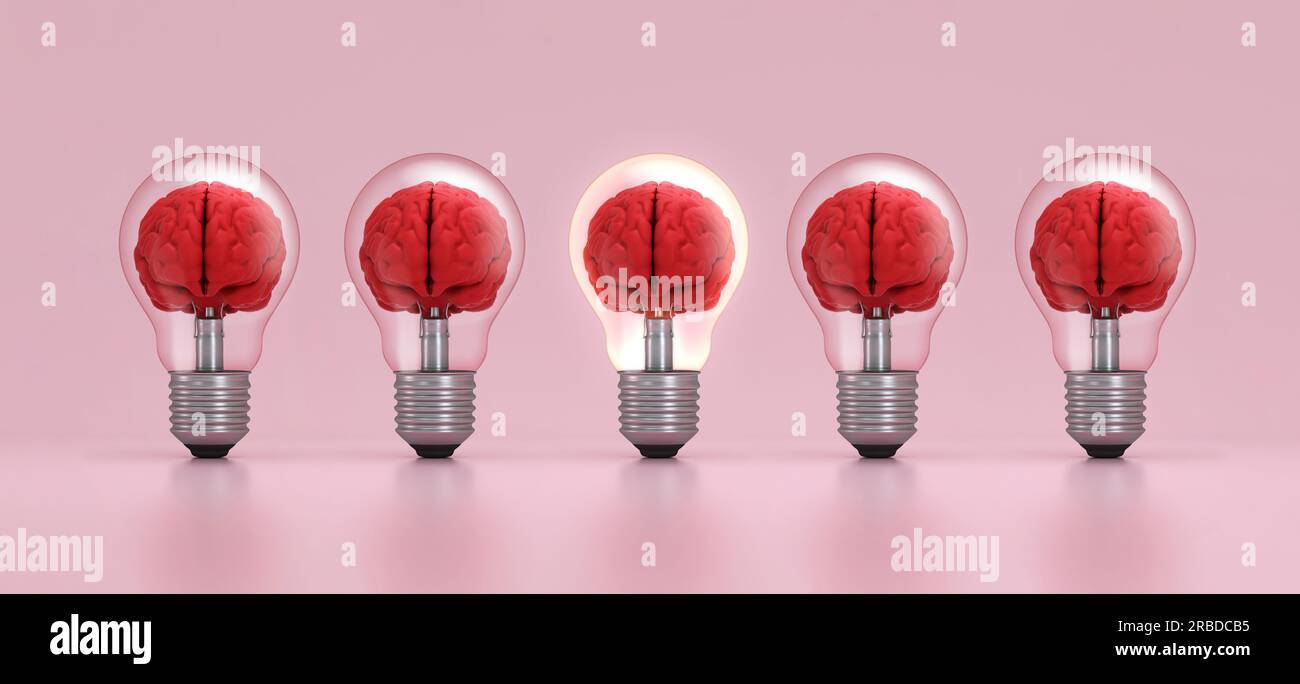 Cervello all'interno di una lampadina illuminata che spicca dalla folla su sfondo rosa. Concetto di ispirazione, creatività, idea, istruzione, innovazione. Foto Stock