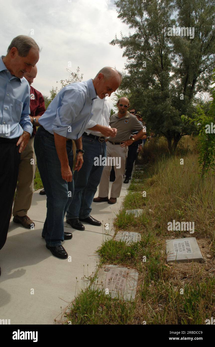 Visita del segretario Dirk Kempthorne al National Interagency Fire Center di Boise, Idaho, dove si è Unito al segretario per la sicurezza interna Michael Chertoff, al tenente governatore dell'Idaho Jim Risch e ad altri funzionari per riunioni, tour della struttura e dell'area circostante e conferenza stampa sui preparativi per la stagione degli incendi Foto Stock