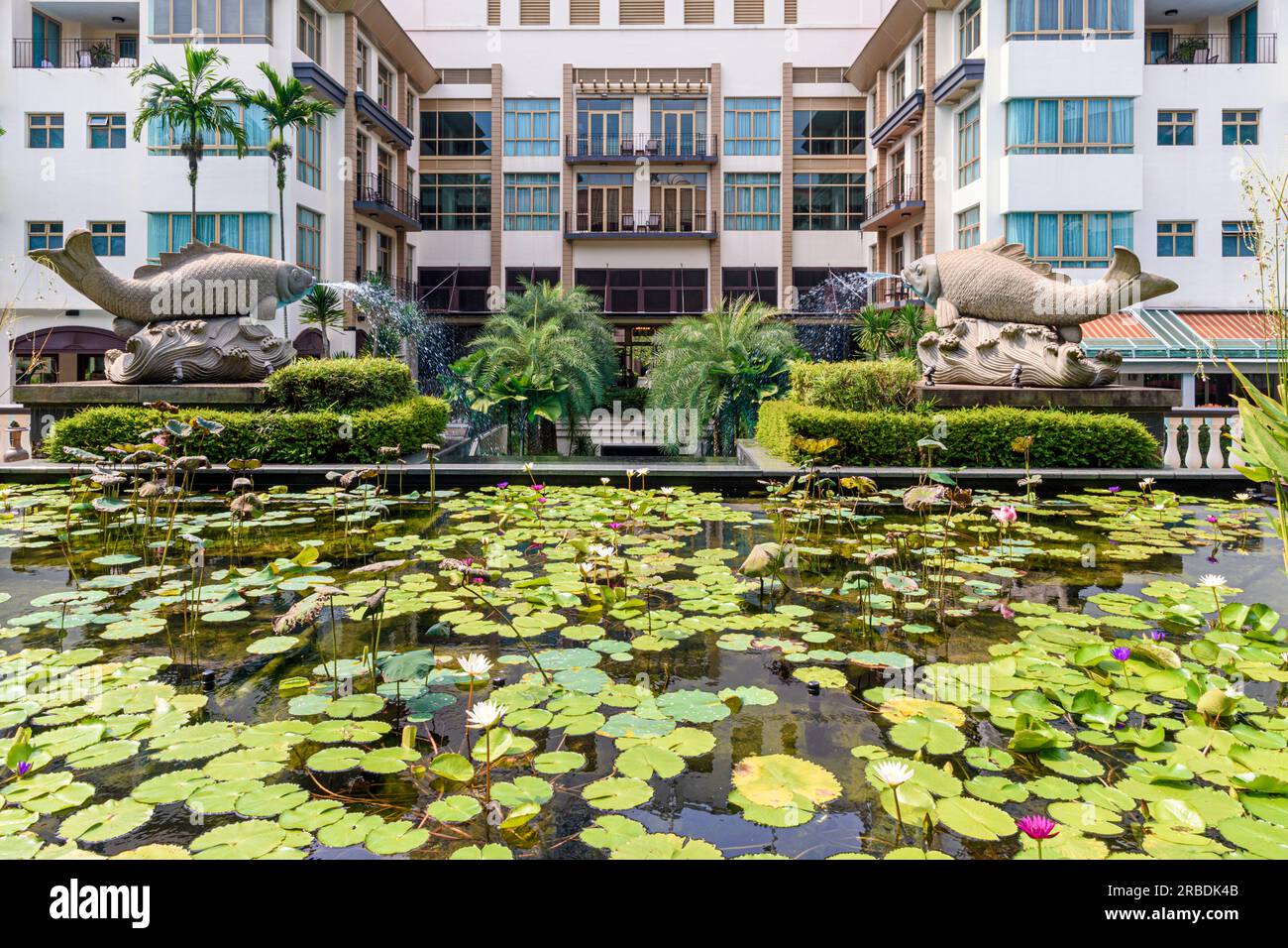 Il lussureggiante paesaggio verde di Treetops Executive Residences, un hotel di appartamenti in Orange Grove Rd, Singapore Foto Stock