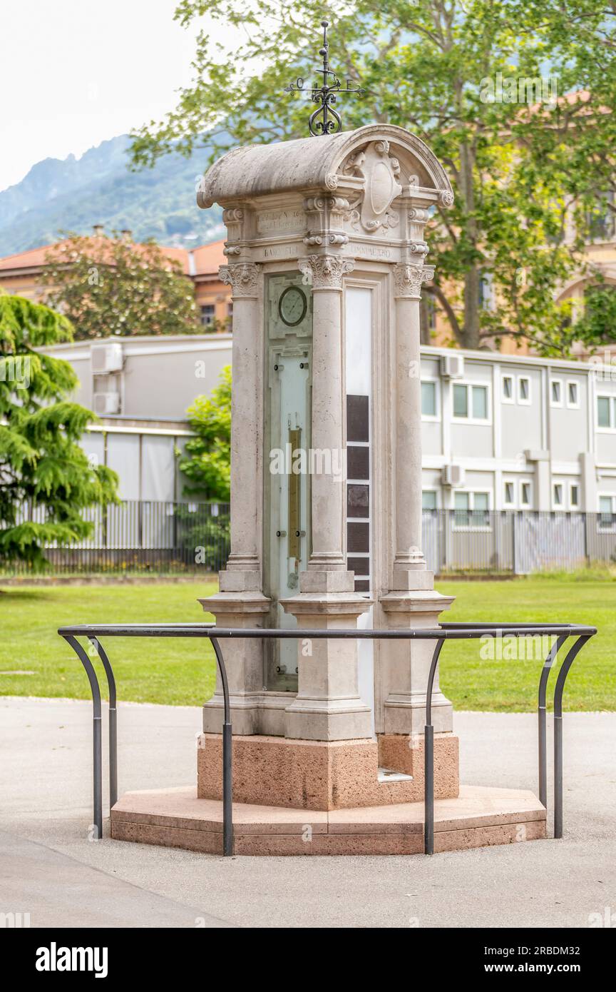 Antico barometro e limnimeter nel parco Ciani di Lugano, Svizzera Foto Stock