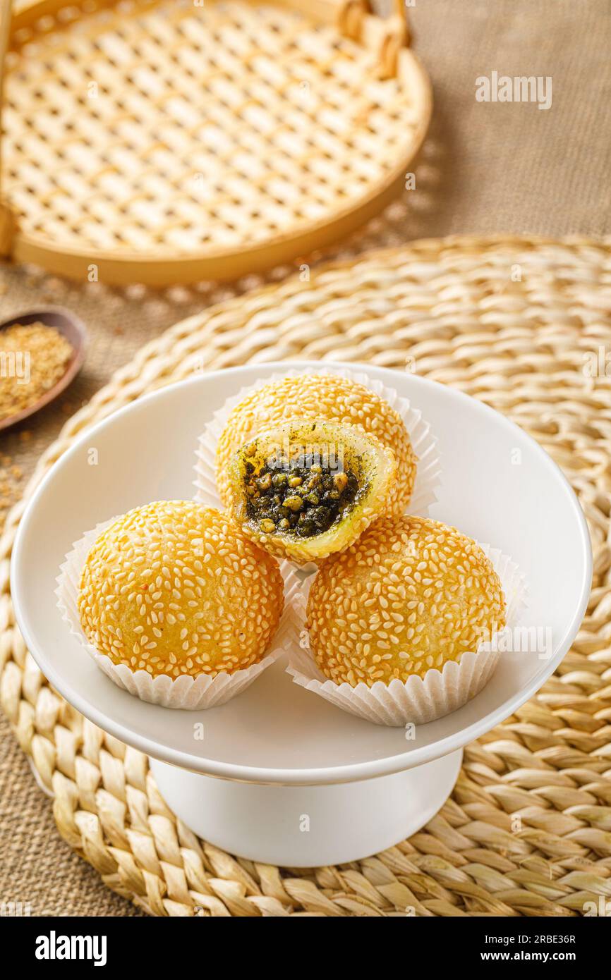 Palle di semi di sesamo fritte, Jian Dui Foto Stock