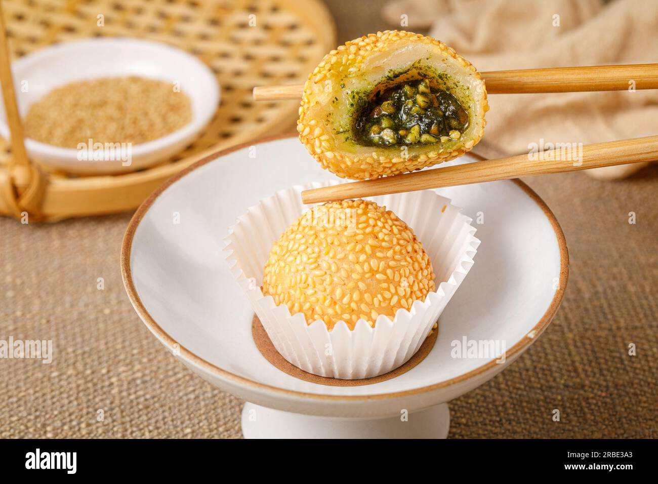 Palle di semi di sesamo fritte, Jian Dui Foto Stock
