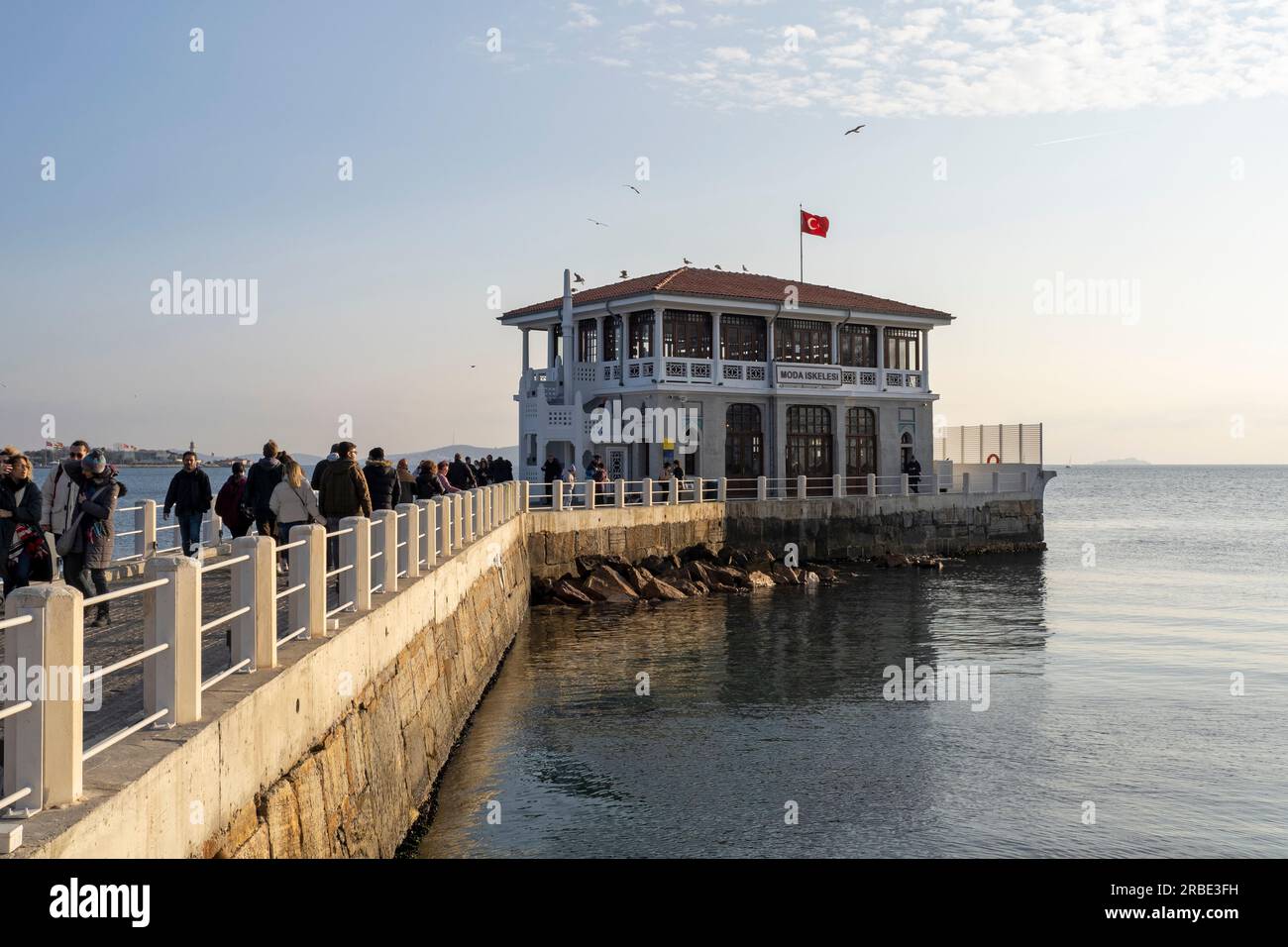 ISTANBUL - 15 GENNAIO: Molo Moda nel quartiere Kadıkoy a Istanbul il 15 gennaio. 2023 in Turchia Foto Stock