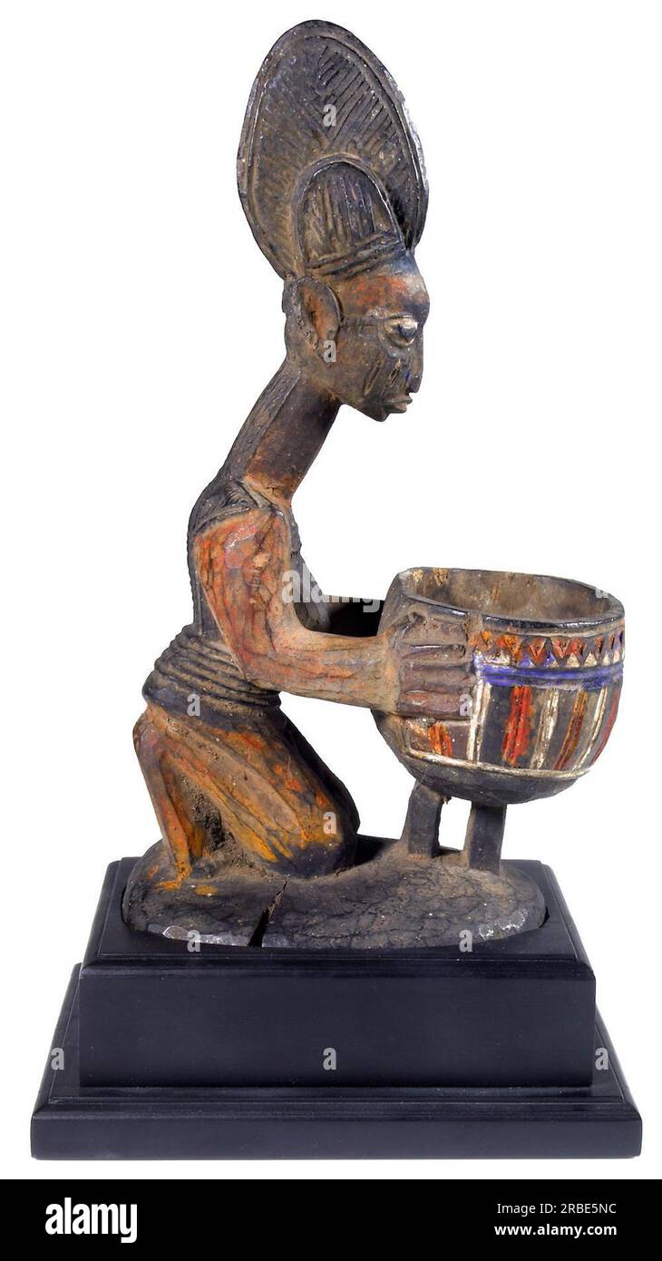Yoruba Ceremonial Bowl con figura femminile di Olowe di ISE Foto Stock