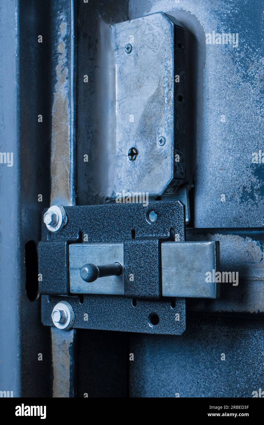 Blocco porta ferro sicurezza ingresso sicurezza metallo protezione acciaio  sicurezza chiusura sicura Foto stock - Alamy
