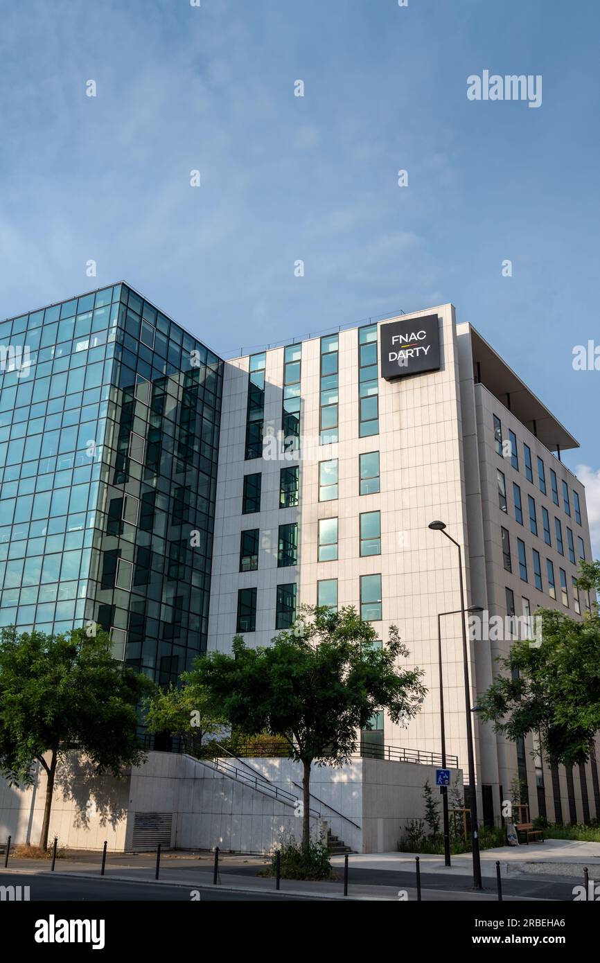 Sede centrale di Fnac-Darty, un'azienda francese specializzata nella vendita al dettaglio di prodotti elettronici, elettrodomestici e culturali Foto Stock