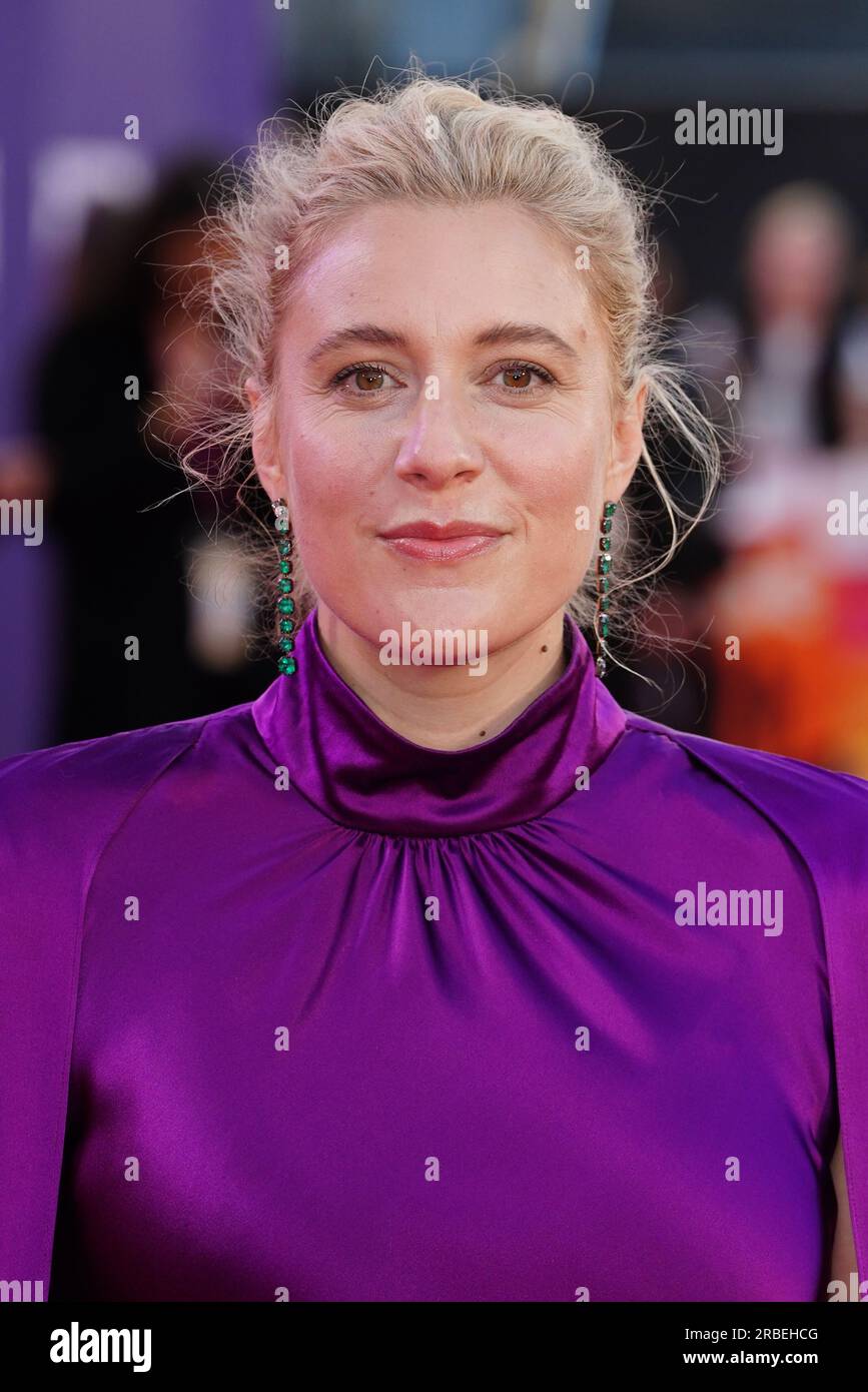 File Photo datato 06/10/22 di Greta Gerwig arriva per la prima britannica di White Noise durante il BFI London Film Festival 2022 alla Royal Festival Hall, Southbank Centre, Londra. La regista di Barbie, signora Gerwig, ha dichiarato di voler creare qualcosa di "anarchico, selvaggio e completamente banane" mentre scriveva la sceneggiatura dell'attesissimo film di Barbie. Il blockbuster, che uscirà più avanti nel mese, vede Margot Robbie come protagonista del titolo, accanto a un cast che include Ryan Gosling, Issa Rae, America Ferrera, Emma Mackey, Ncuti Gatwa e Dua Lipa. Data di emissione: Domenica 9 luglio, Foto Stock
