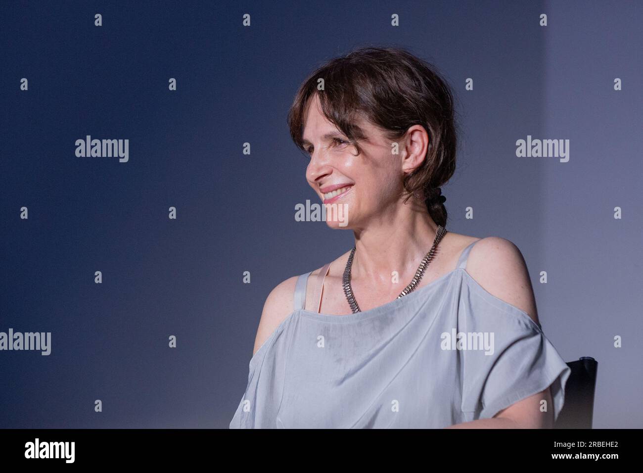 8 luglio 2023, Roma, Italia: L'attrice francese Juliette Binoche partecipa alla serata di apertura del festival cinematografico "Nouvelle vague sul Tevere" alla Casa del Cinema di Roma (Credit Image: © Matteo Nardone/Pacific Press via ZUMA Press Wire) SOLO PER USO EDITORIALE! Non per USO commerciale! Foto Stock