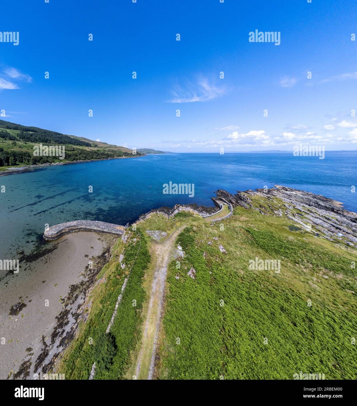 Isola di Giura, Regno Unito. 9 luglio 2023 nella foto: Il porto di Lagg sull'isola del Giura. Credito: Rich Dyson Foto Stock