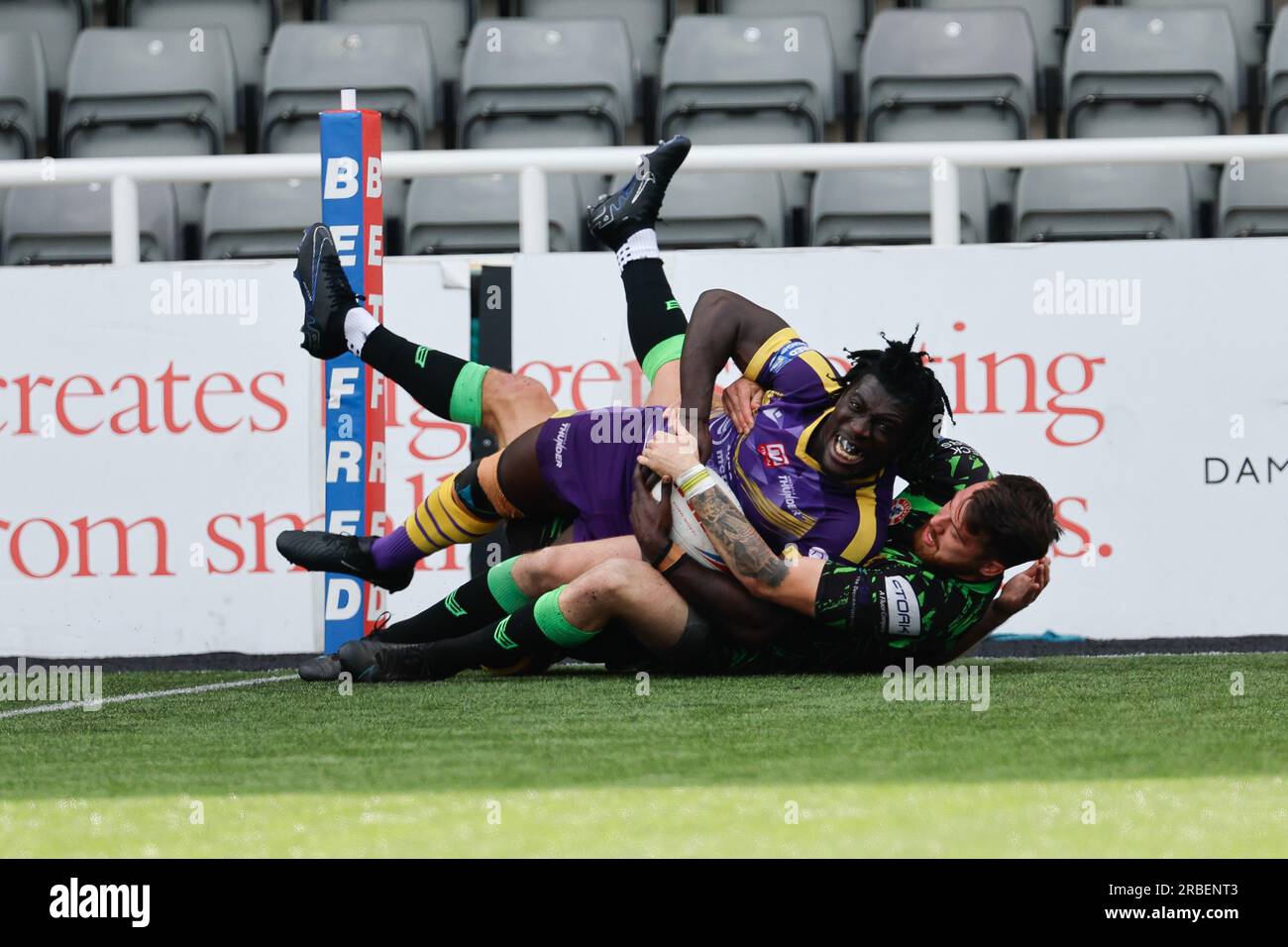 Newcastle, Regno Unito. 11 giugno 2023. Gideon Boafo del Newcastle Thunder segna il punteggio durante la partita del BETFRED Championship tra Newcastle Thunder e Whitehaven RLFC al Kingston Park, Newcastle, domenica 9 luglio 2023. (Foto: Chris Lishman | mi News) crediti: MI News & Sport /Alamy Live News Foto Stock