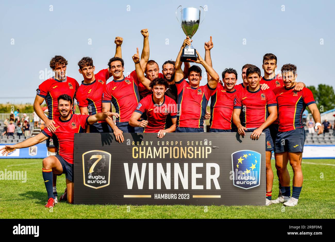 Amburgo, Germania. 9 luglio 2023. Il Team Spain si fa sentire vincitore assoluto del torneo finale del Campionato europeo maschile dei sette al Parco sportivo Steinwiesenweg. Crediti: Axel Heimken/dpa/Alamy Live News Foto Stock