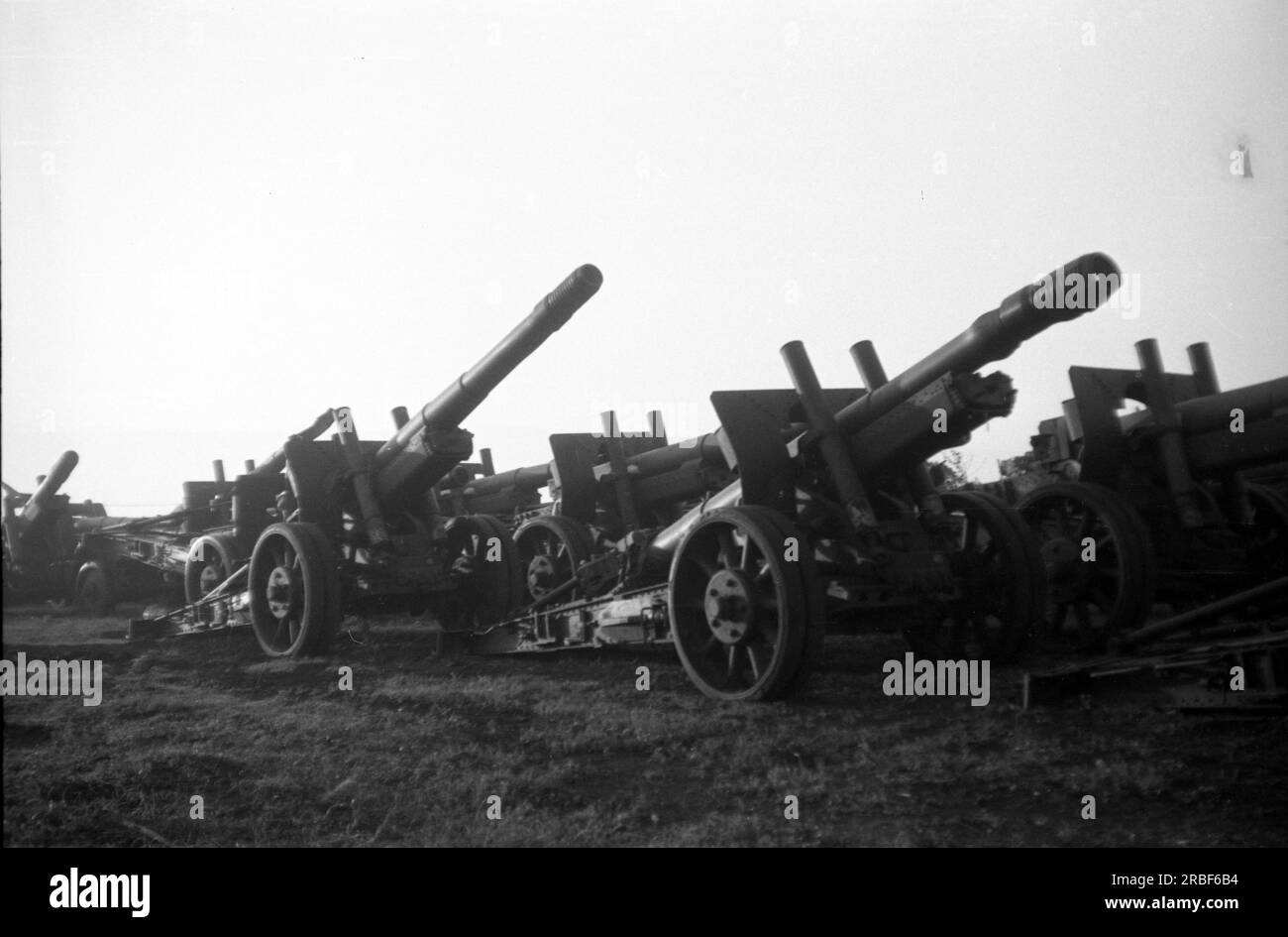 Obice pesante sovietico M1937 ML-20 152 mm / 152 mm - 15,2 cm 15,2 cm - Beutegeschütz Wehrmacht Heer Schwere Kanonenhaubitze K.433/1(r) / H/37 15,2 cm Foto Stock