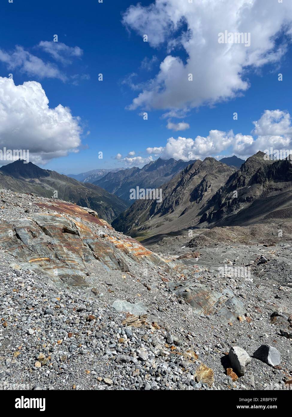 Vista dal ghiacciaio dello Stubai (Stubaier gletscher) nelle Alpi austriache, la Valle dello Stubai (Stubaital), Tirolo, Austria, Europa Foto Stock