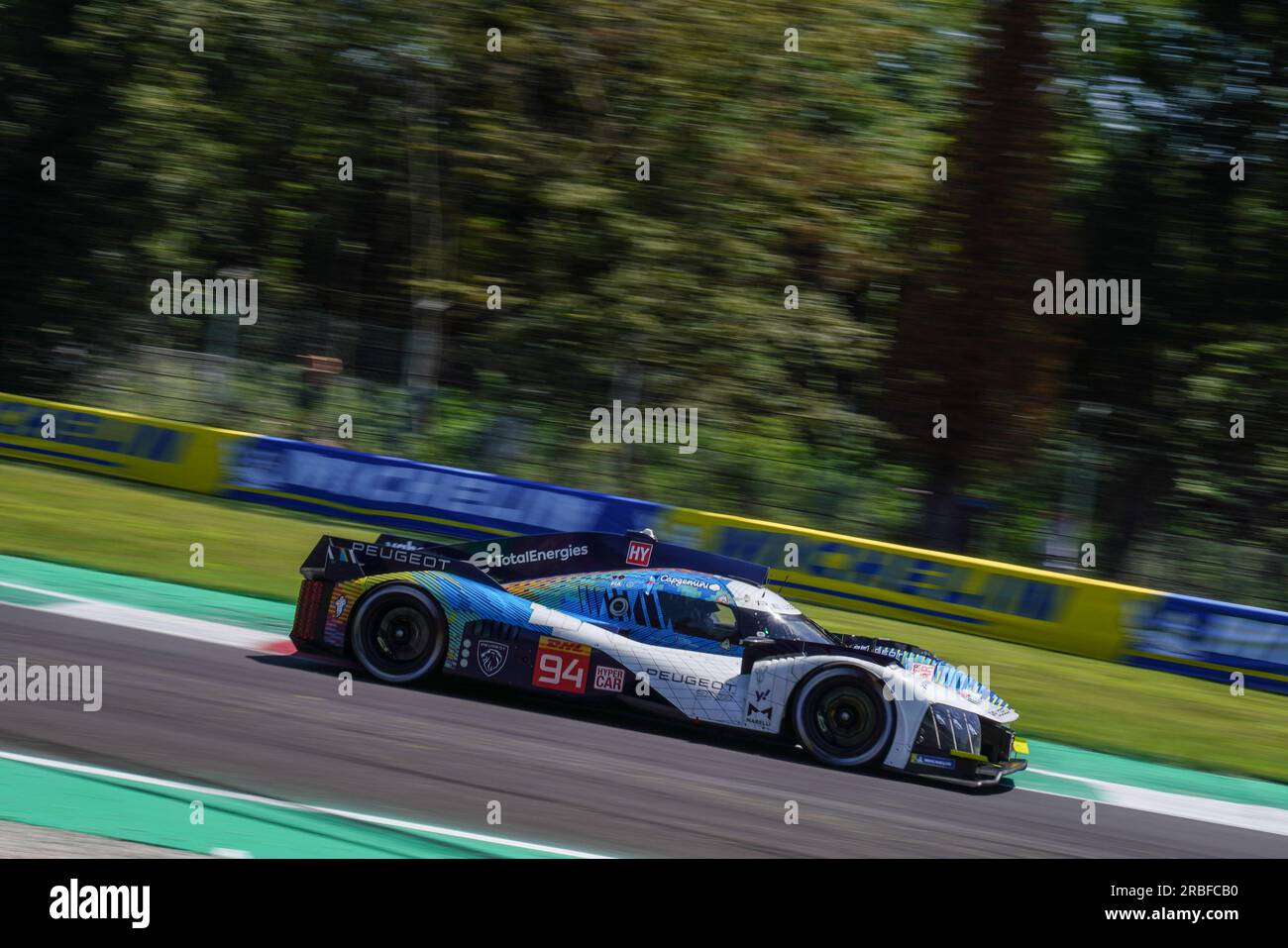 Monza, Italia. 9 luglio 2023. La n.94 PEUGEOT TOTALENERGIES (fra), Peugeot 9X8, Loic Duval (fra), Gustavo Menezes (USA), Nico Muller (CHE) durante il FIA WEC - 6 ore di Monza - Campionato del mondo Endurance all'autodromo di Monza il 9 luglio 2023 a Monza, Italia. Crediti: Luca Rossini/e-Mage/Alamy Live News Foto Stock