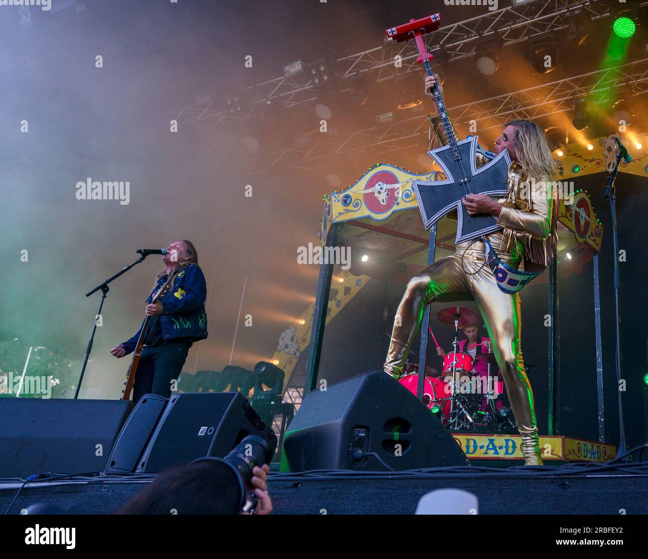 Knilsinge, Svezia, 9 luglio 2023 D.A.D Performing at Time to Rock Festival a Knislinge, Svezia Jesper Binzer - voce solista, chitarra, banjo e cori. Stig Pedersen - chitarra basso, voce solista e cori. Crediti: PEO Mšller/Alamy Live News Foto Stock