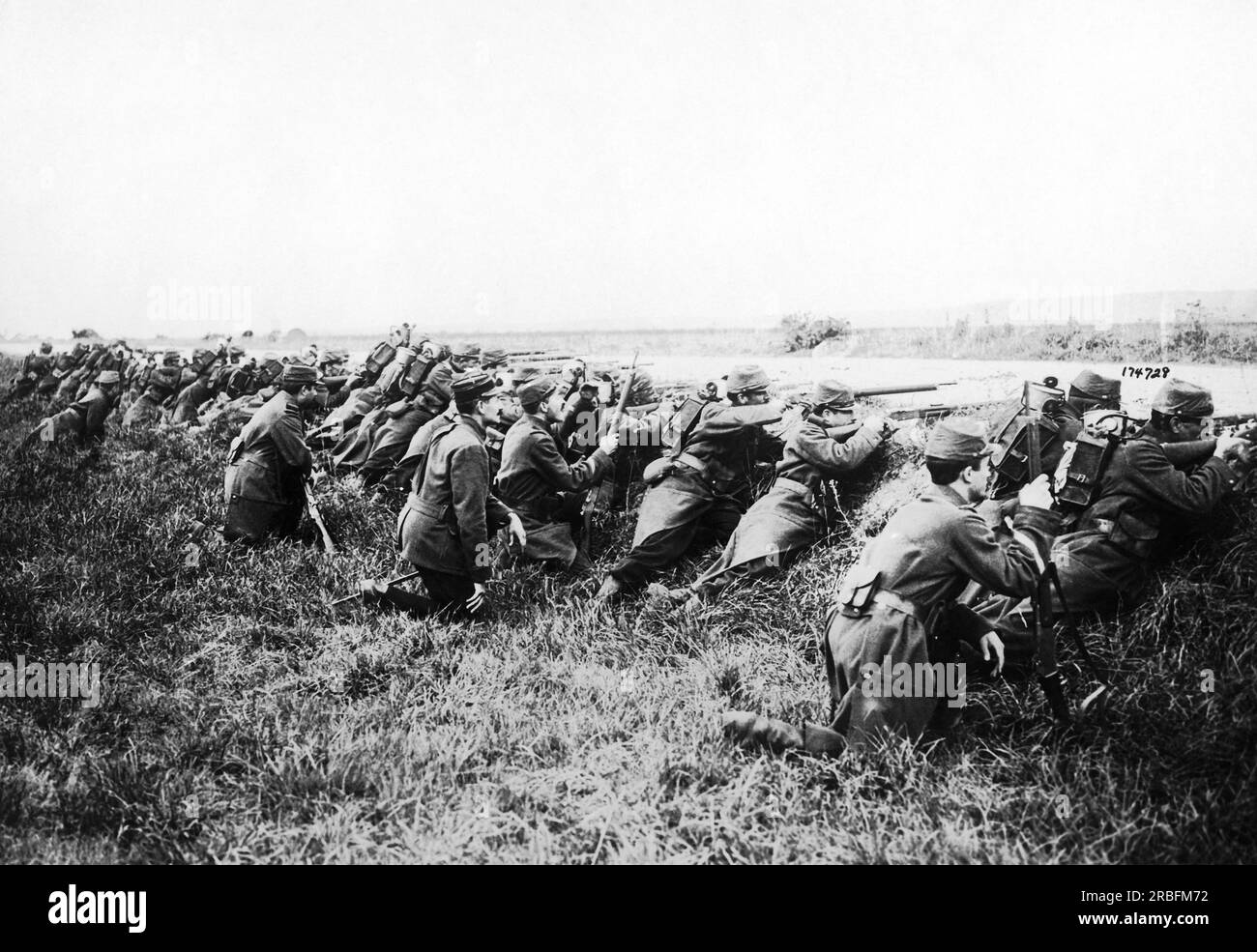 Francia: c. 1916 fanteria francese in azione contro i tedeschi durante il WW!. Foto Stock