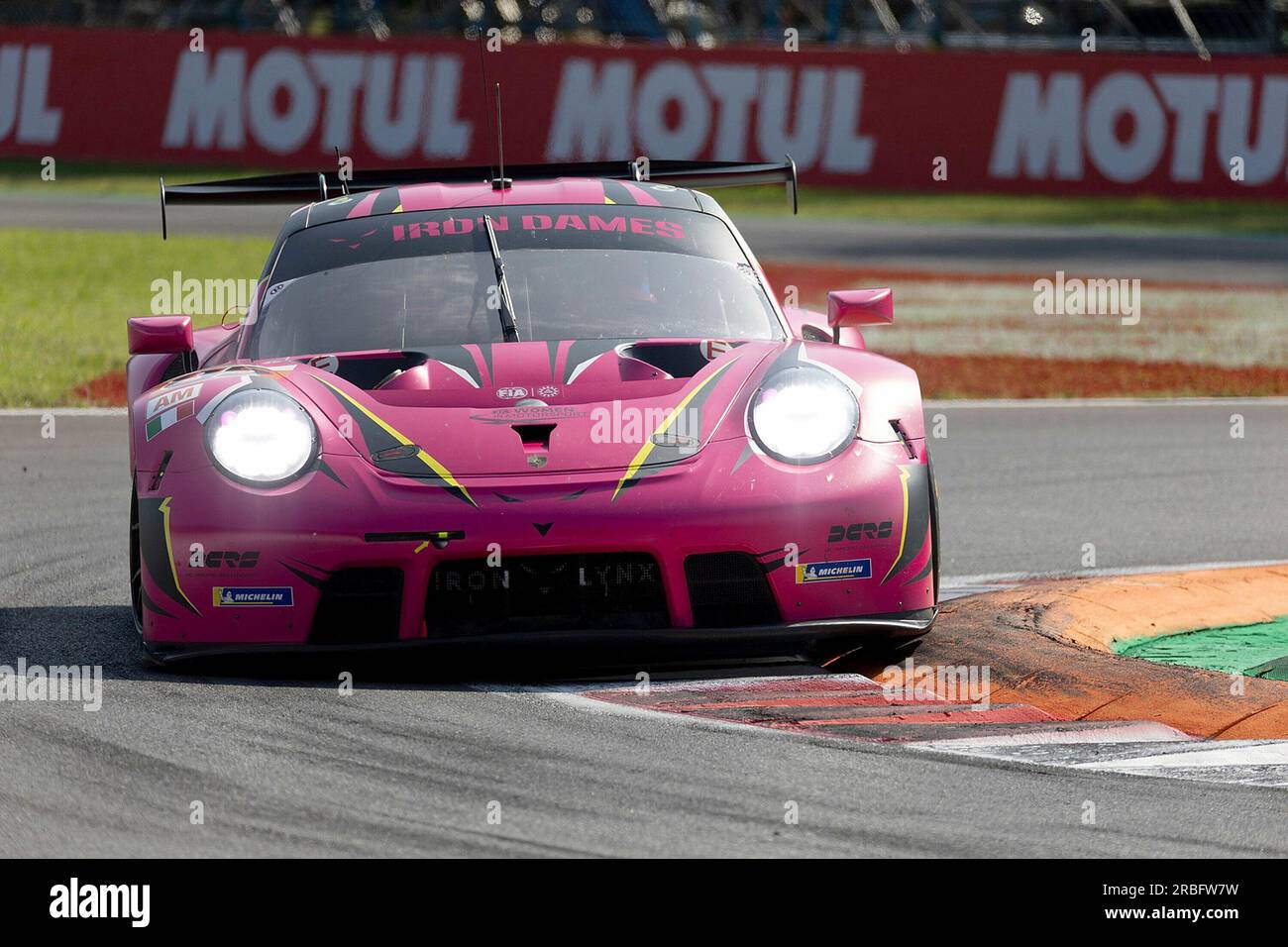 Monza, Italien. 7 luglio 2023. 07/07/2023, autodromo Nazionale di Monza, Monza, WEC - 6 ore di Monza, nel FERRO DA STIRO DAMES, Porsche 911 RSR - 19, Sarah Bovy (BEL), Michelle Gatting (DNK), Rahel Frey (CHE) credito: dpa/Alamy Live News Foto Stock