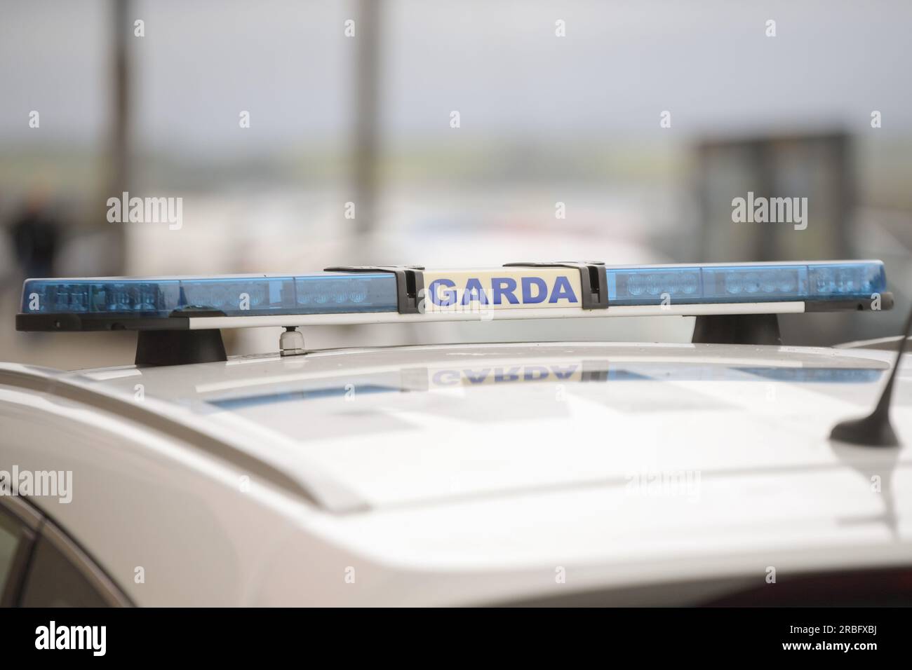 Cartello Garda e luci blu su un'auto Garda. Foto Stock