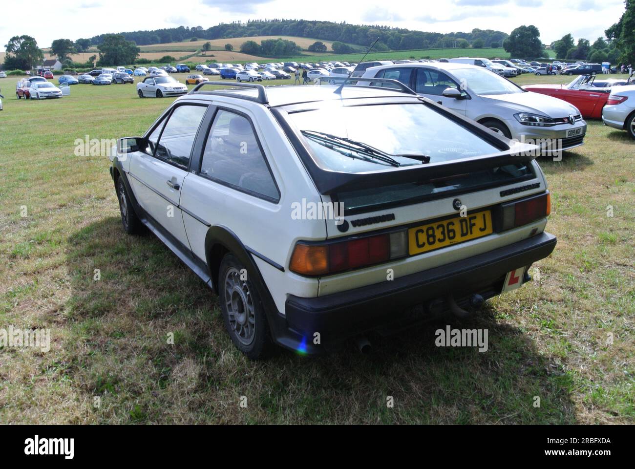 Una Volkswagen Scirocco del 1985 parcheggiata in mostra al 48th Historic Vehicle Gathering, Powderham, Devon, Inghilterra, Regno Unito. Foto Stock