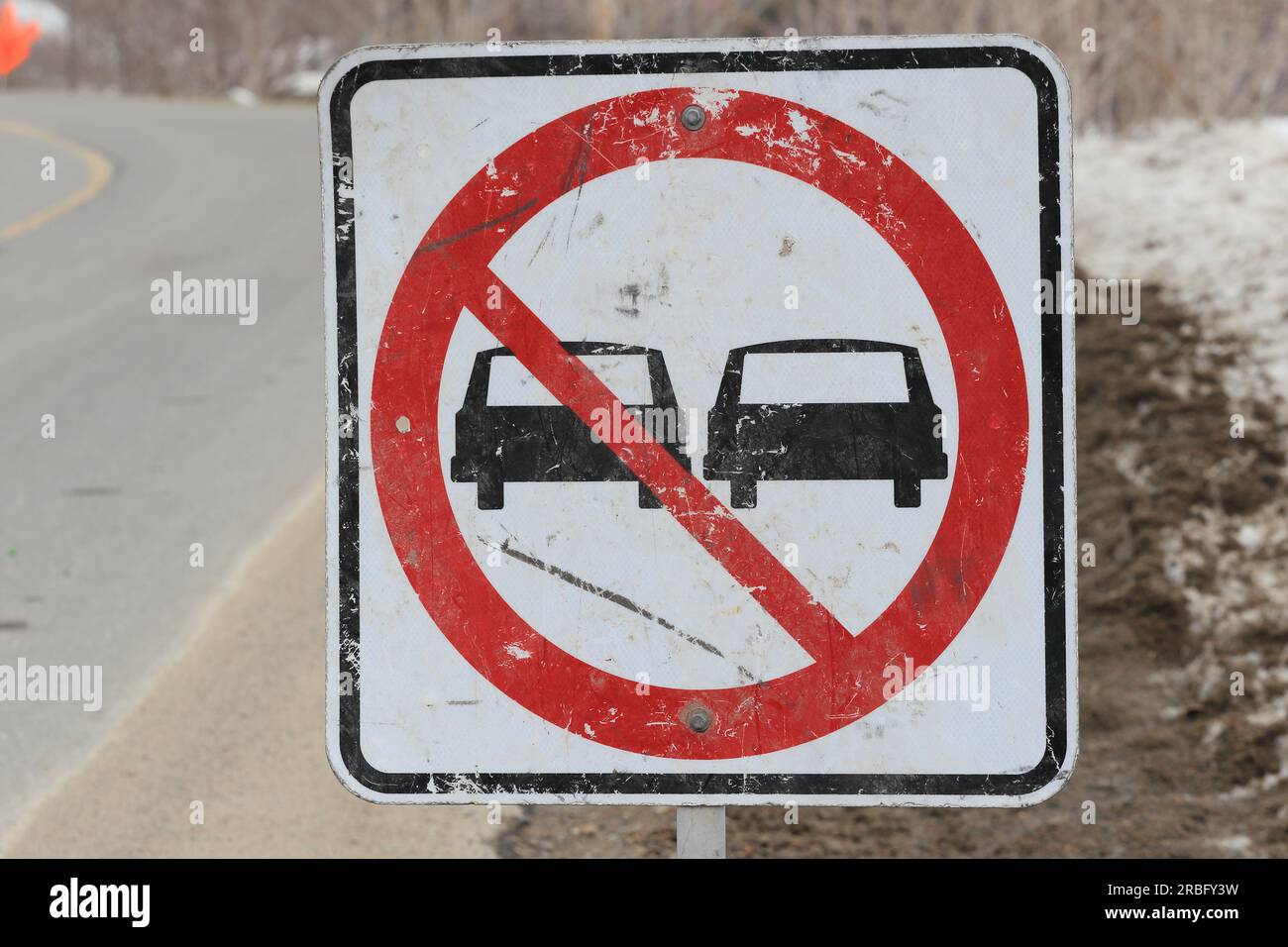 Segnale temporaneo di divieto di passaggio. Quebec, Canada Foto Stock