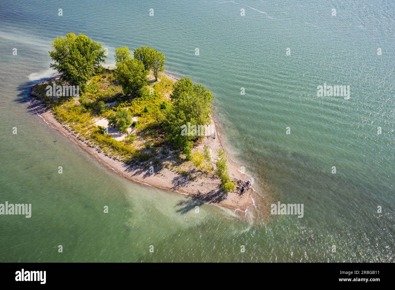 Vista aerea di una piccola isola dell'arcipelago di Hochelaga sul fiume San Lorenzo in Canada. Foto Stock
