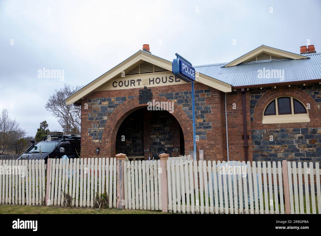 Luglio 2023, Hill End Heritage Village nel nuovo Galles del Sud, città del boom delle miniere d'oro con vecchio tribunale e stazione di polizia, New South Wales, Australia Foto Stock