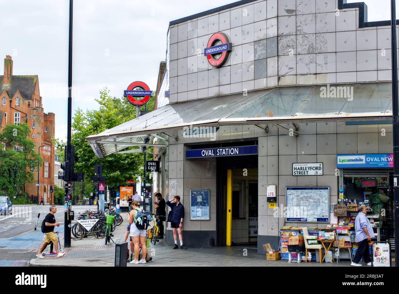 Stazione della metropolitana Oval, Kennington, Borough of Lambeth, Londra, Inghilterra, REGNO UNITO Foto Stock