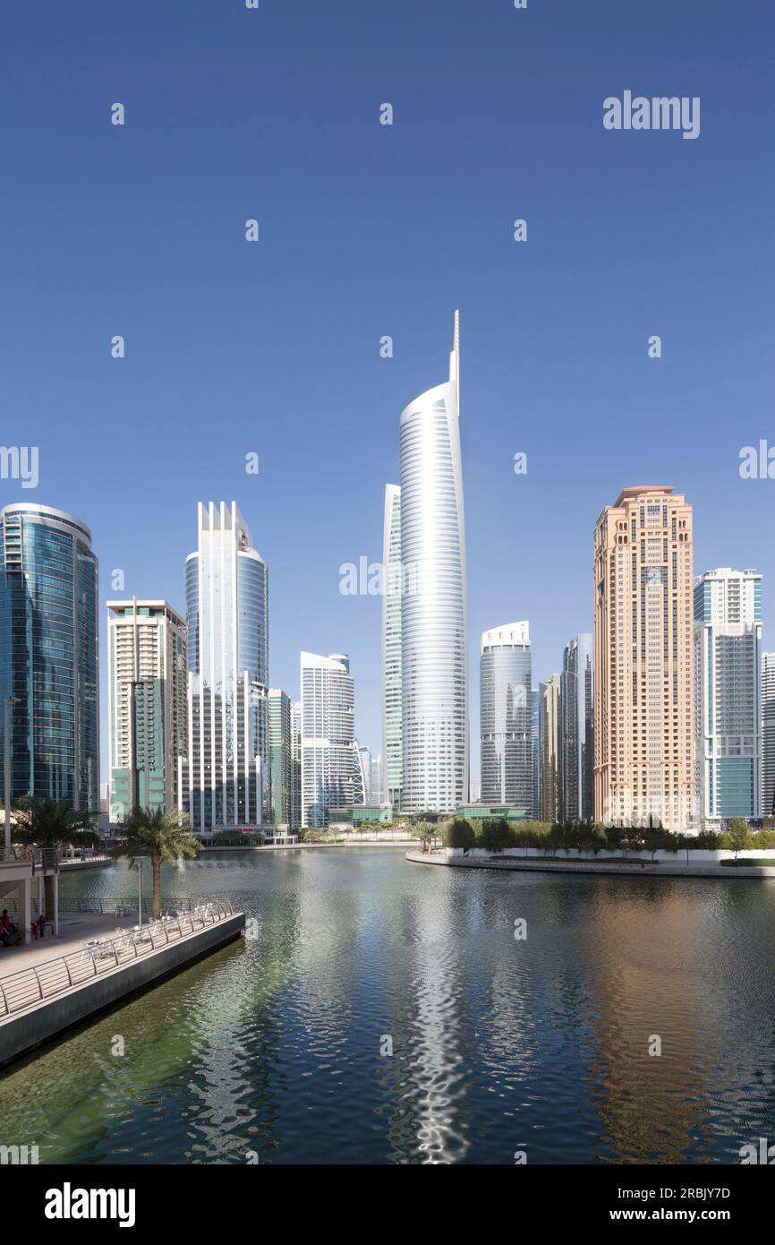 Edifici e appartamenti degli Emirati Arabi Uniti, Dubai, Jumeirah Lake Towers. Foto Stock